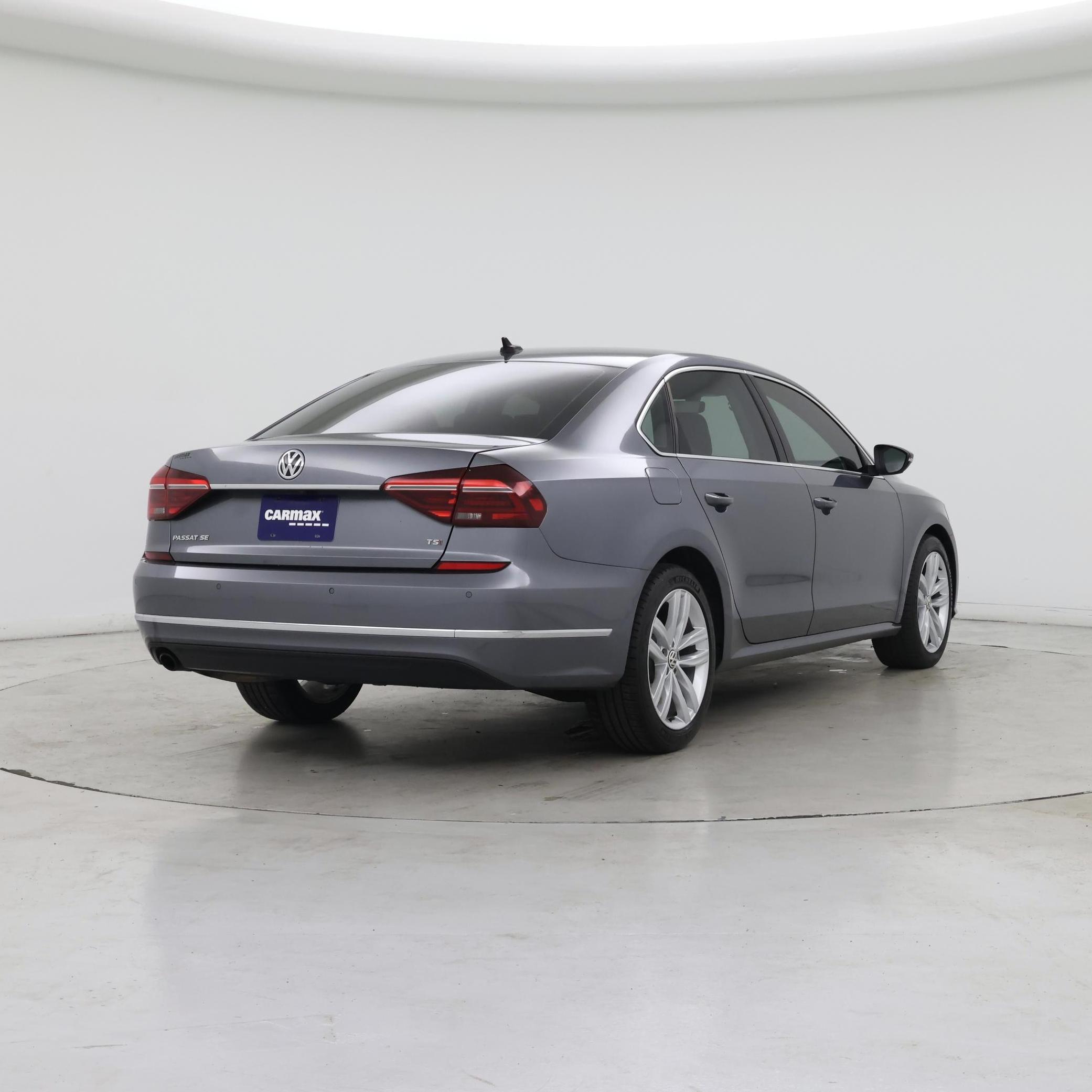 Thumbnail: 2018 Volkswagen Passat - 8