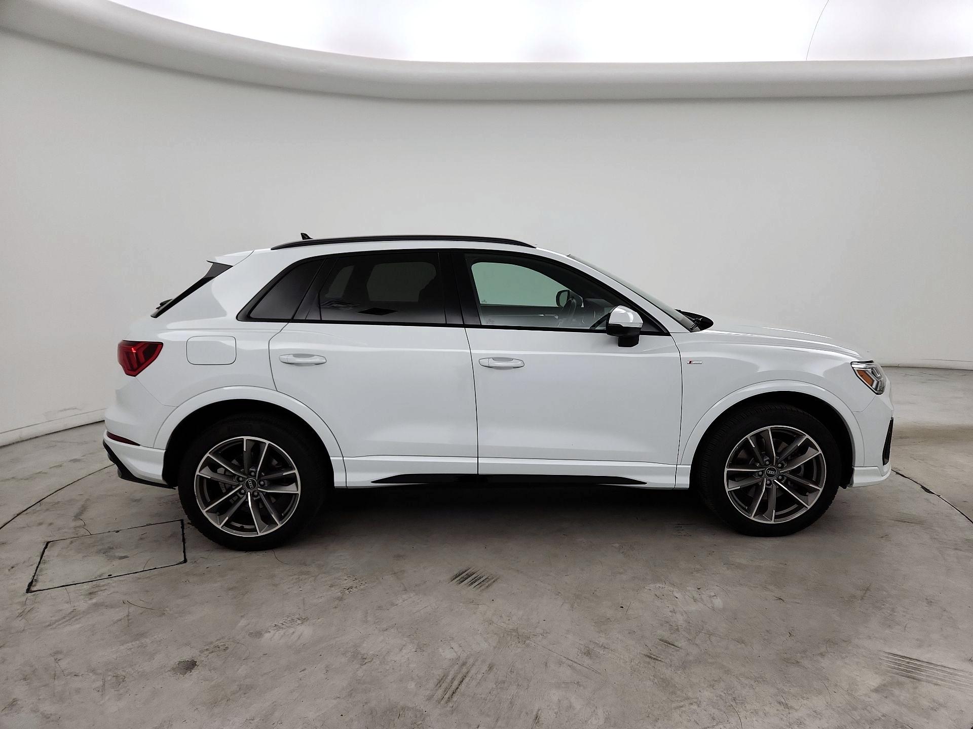 Thumbnail: 2022 Audi Q3 - 4