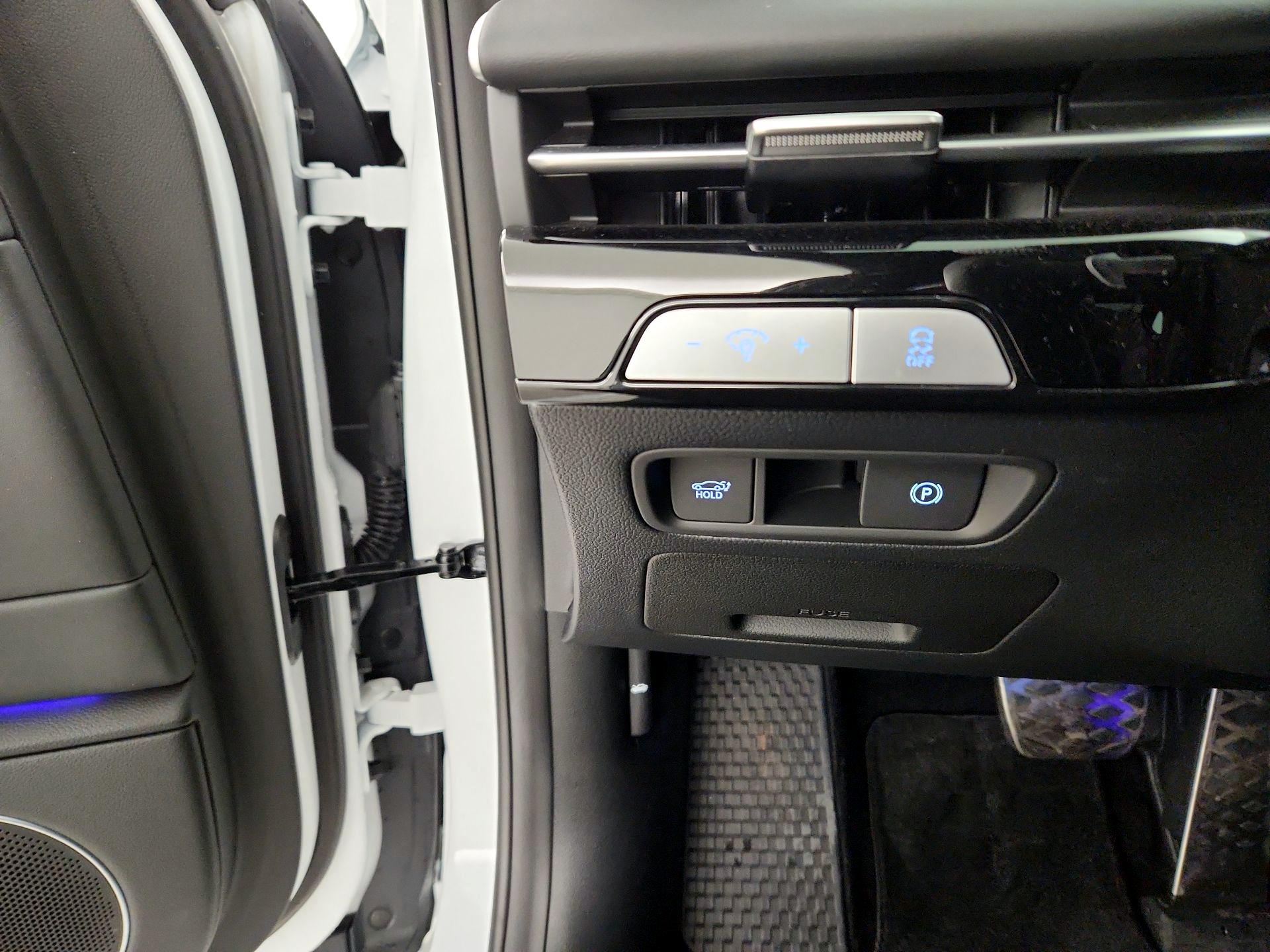 Thumbnail: 2025 Genesis G80 - 13