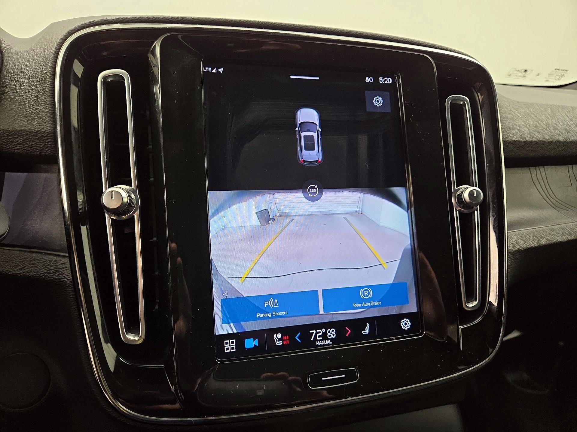 Thumbnail: 2023 Volvo XC40 - 15