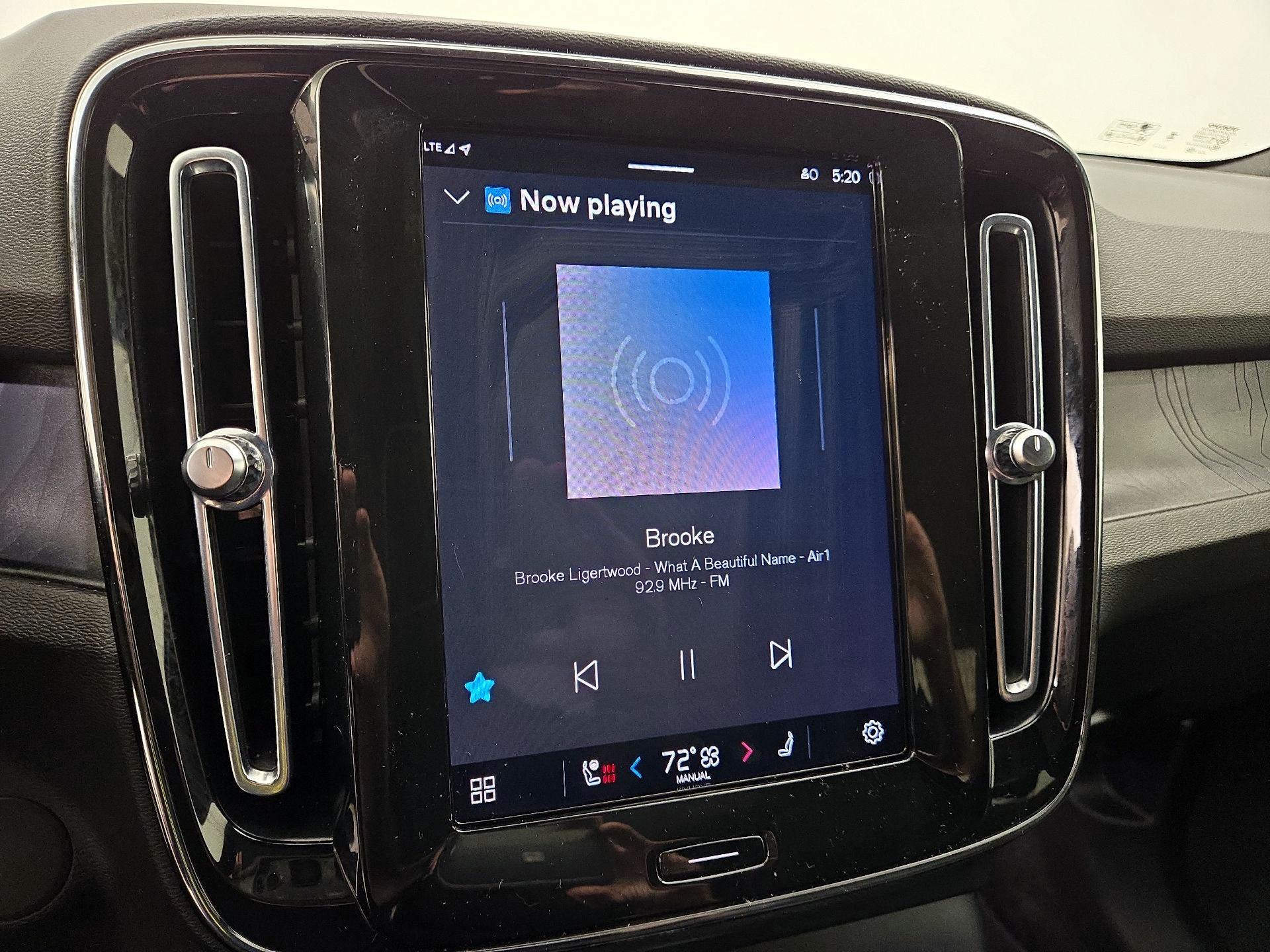 Thumbnail: 2023 Volvo XC40 - 16