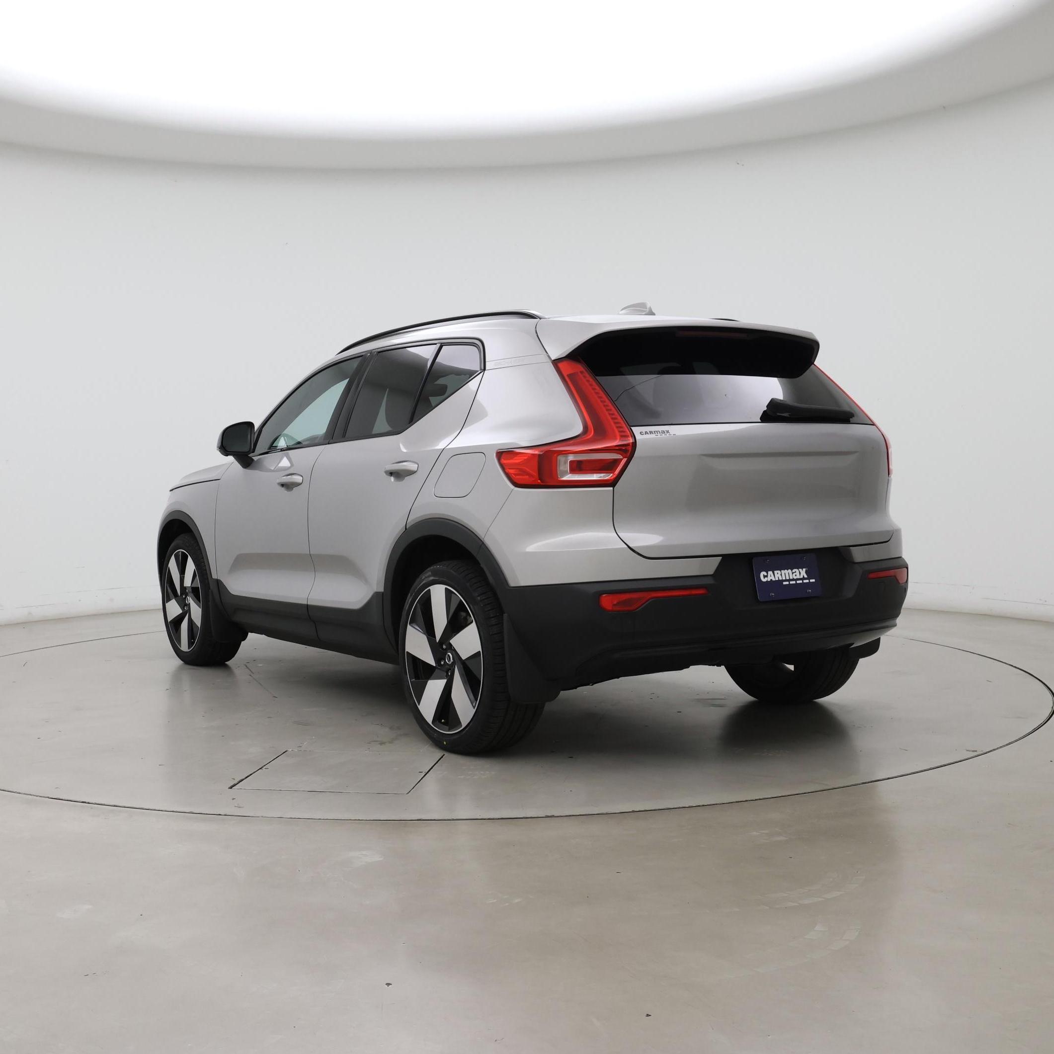 Thumbnail: 2023 Volvo XC40 - 2