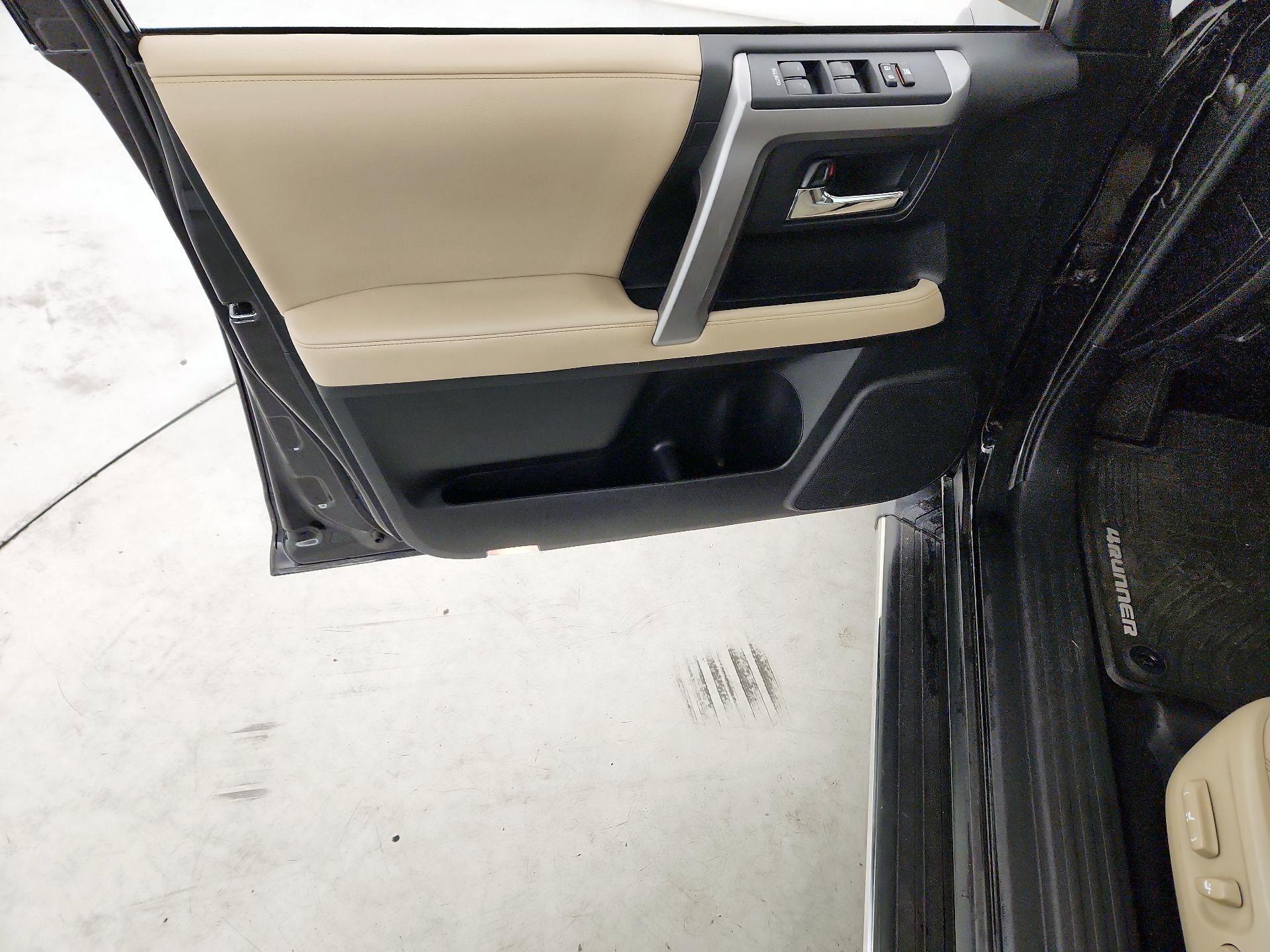 Thumbnail: 2015 Toyota 4Runner - 12