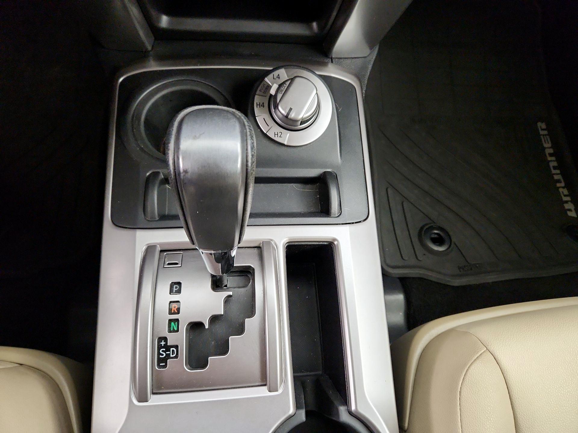 Thumbnail: 2015 Toyota 4Runner - 17