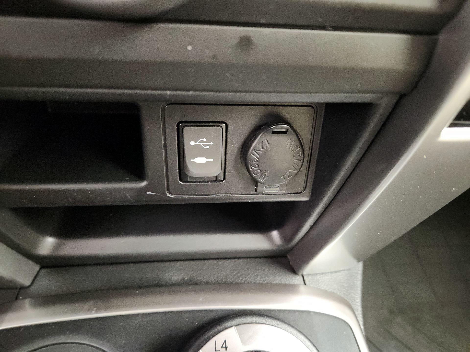 Thumbnail: 2015 Toyota 4Runner - 18