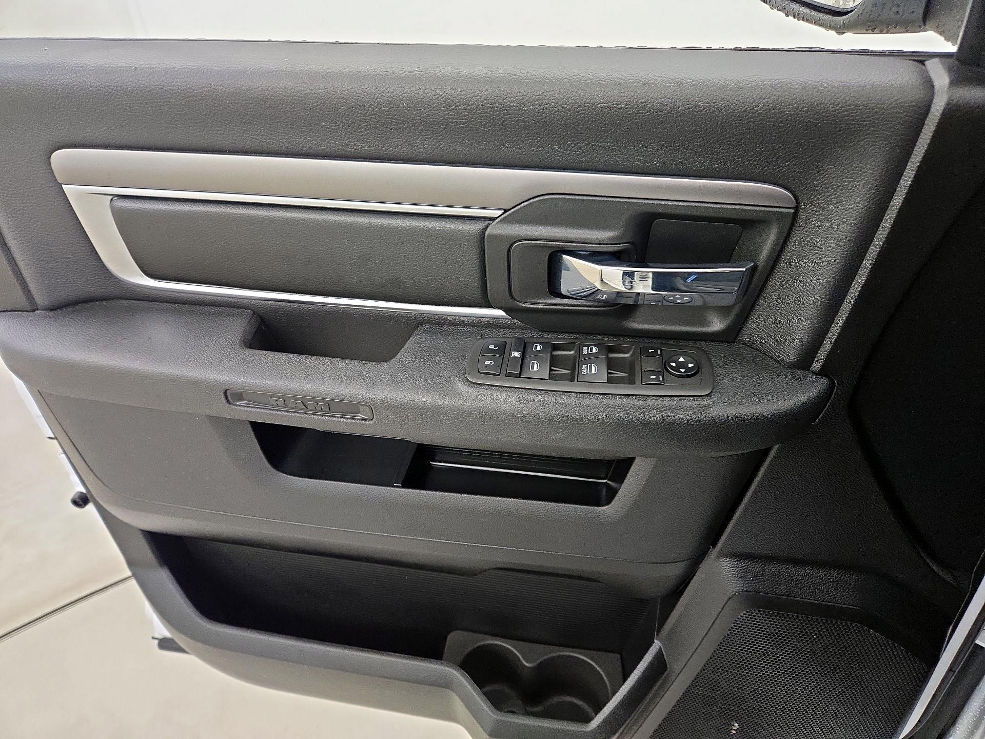 Thumbnail: 2022 RAM 1500 Classic - 12