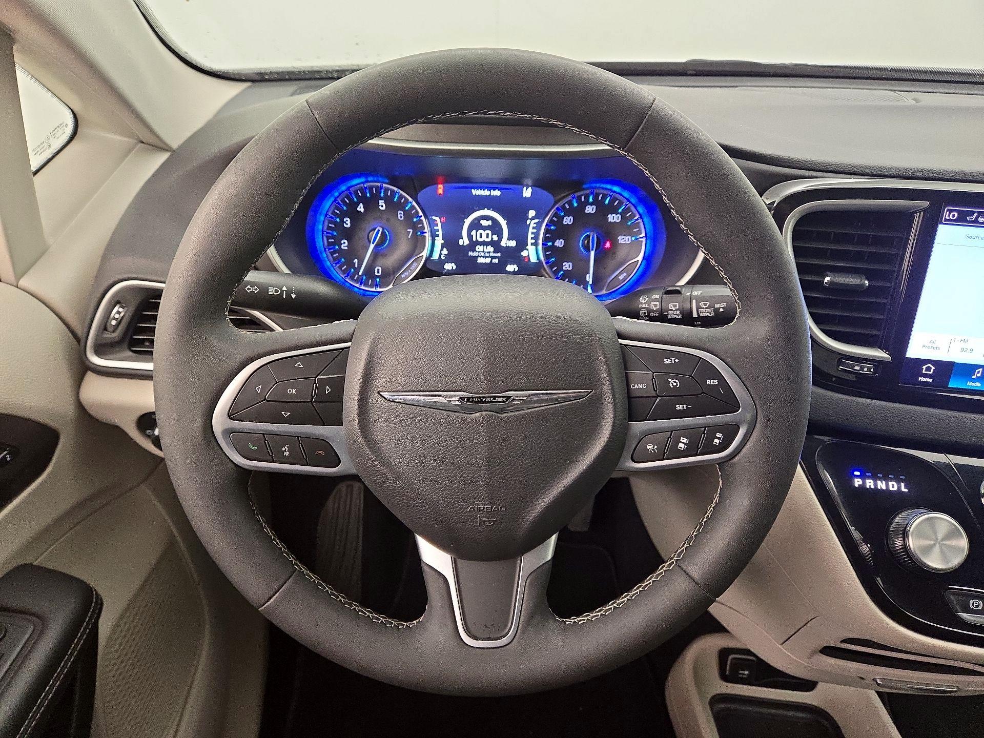 Thumbnail: 2024 Chrysler Pacifica - 10