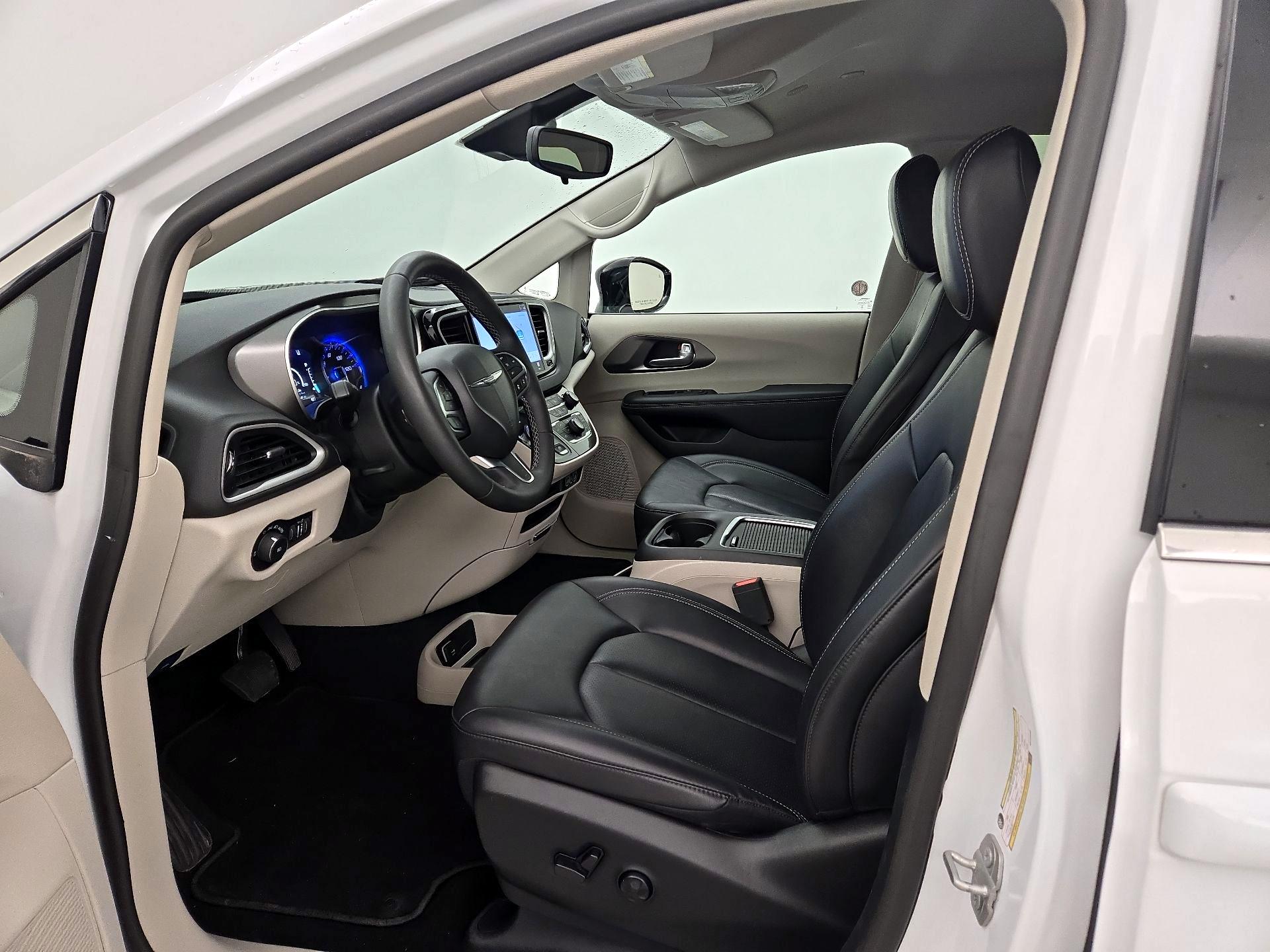 Thumbnail: 2024 Chrysler Pacifica - 11