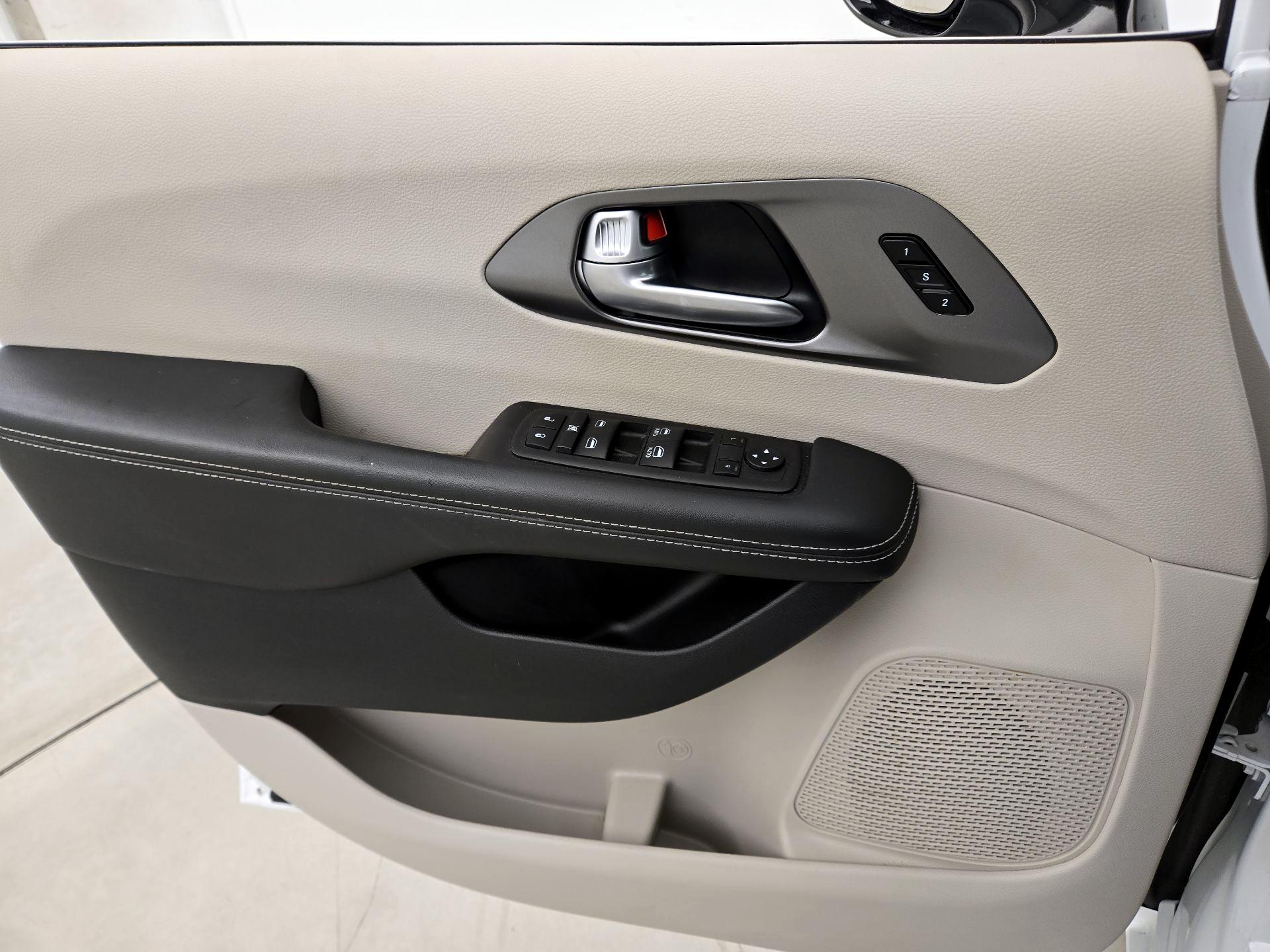 Thumbnail: 2024 Chrysler Pacifica - 12