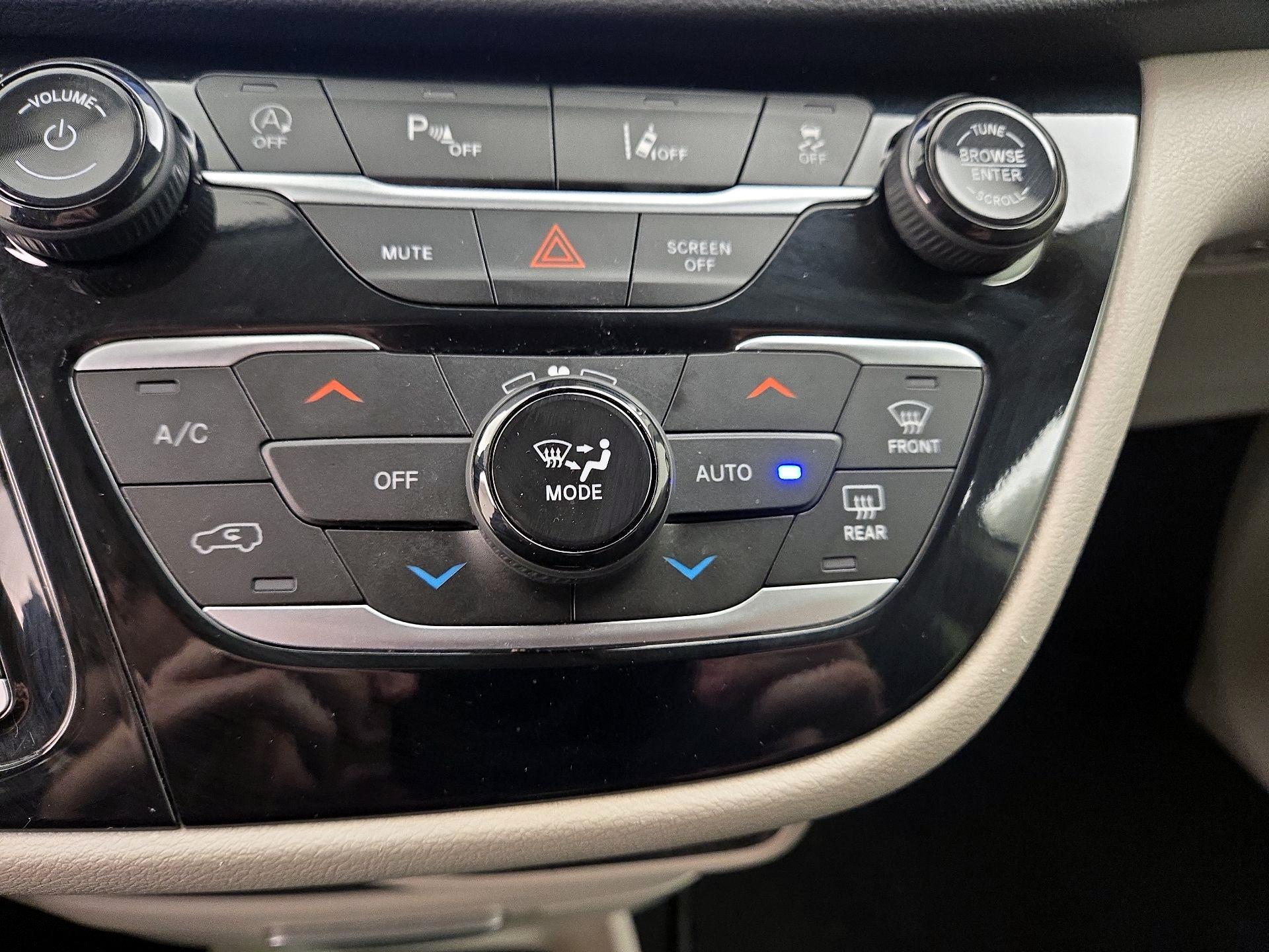 Thumbnail: 2024 Chrysler Pacifica - 16