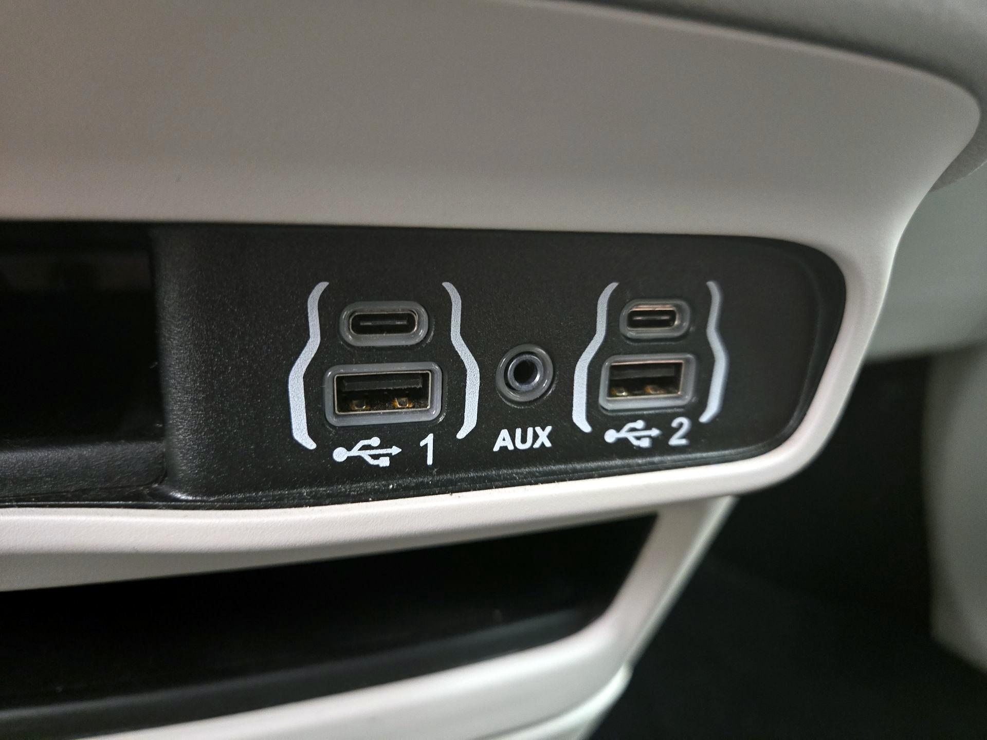 Thumbnail: 2024 Chrysler Pacifica - 18