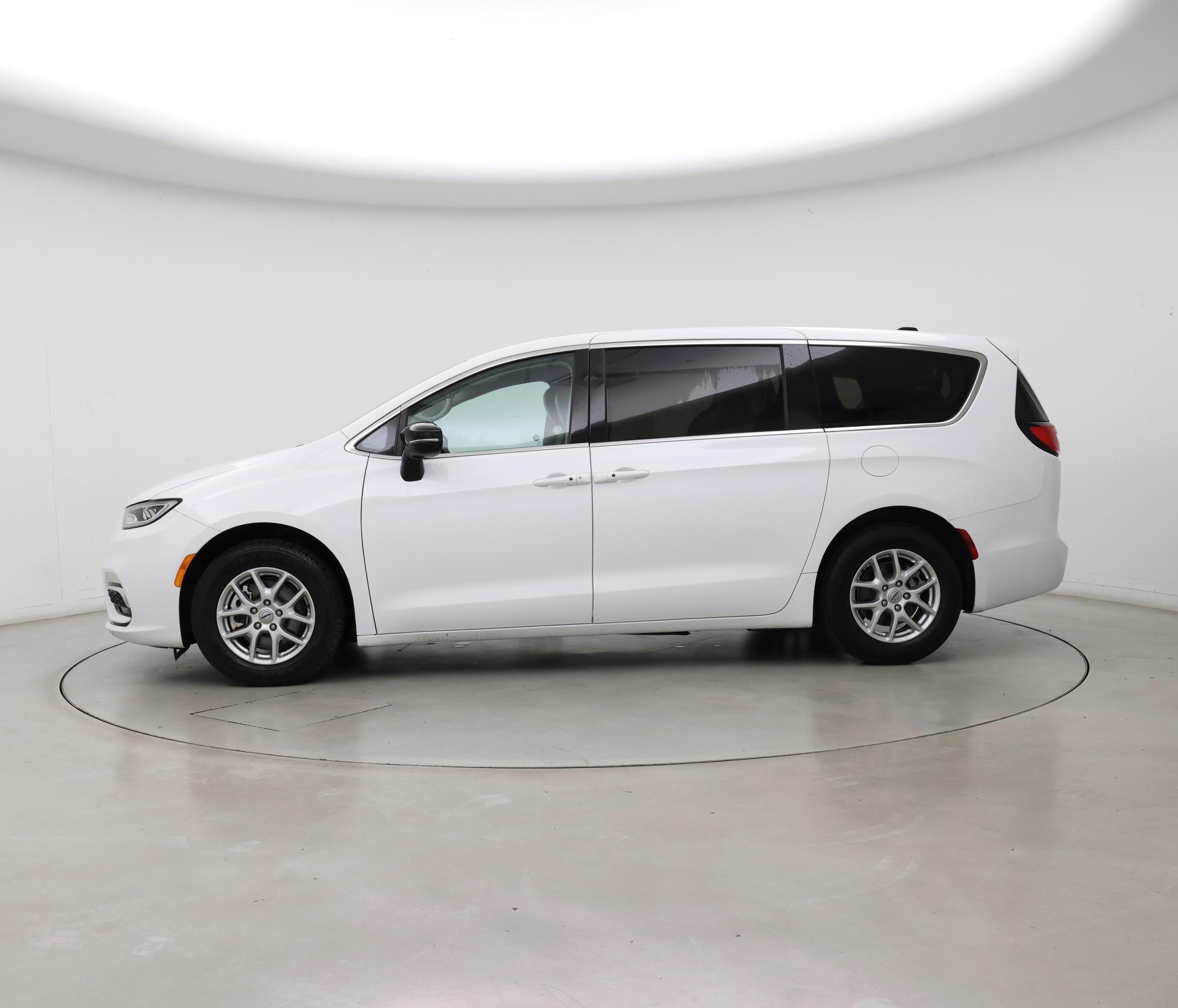 Thumbnail: 2024 Chrysler Pacifica - 3