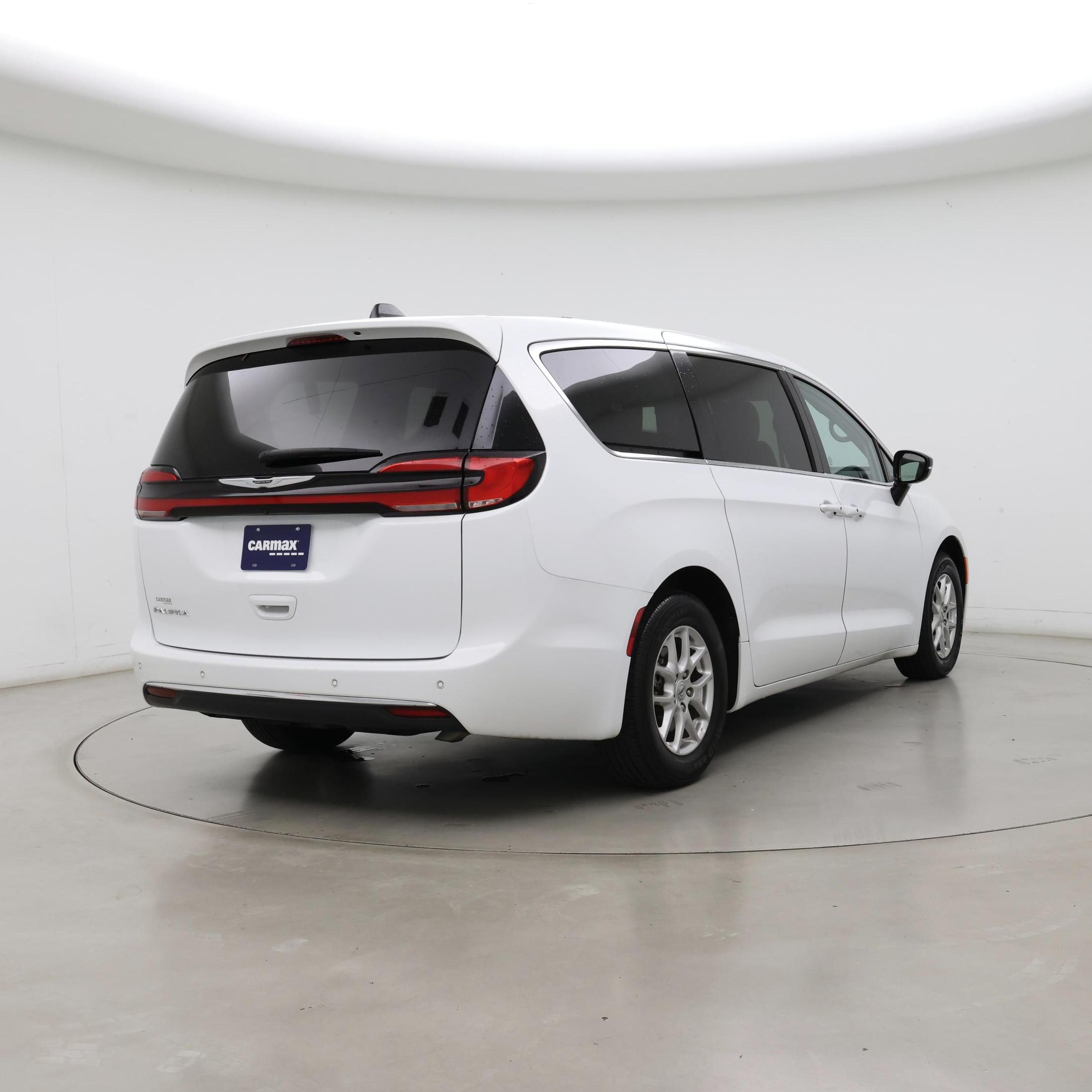 Thumbnail: 2024 Chrysler Pacifica - 8