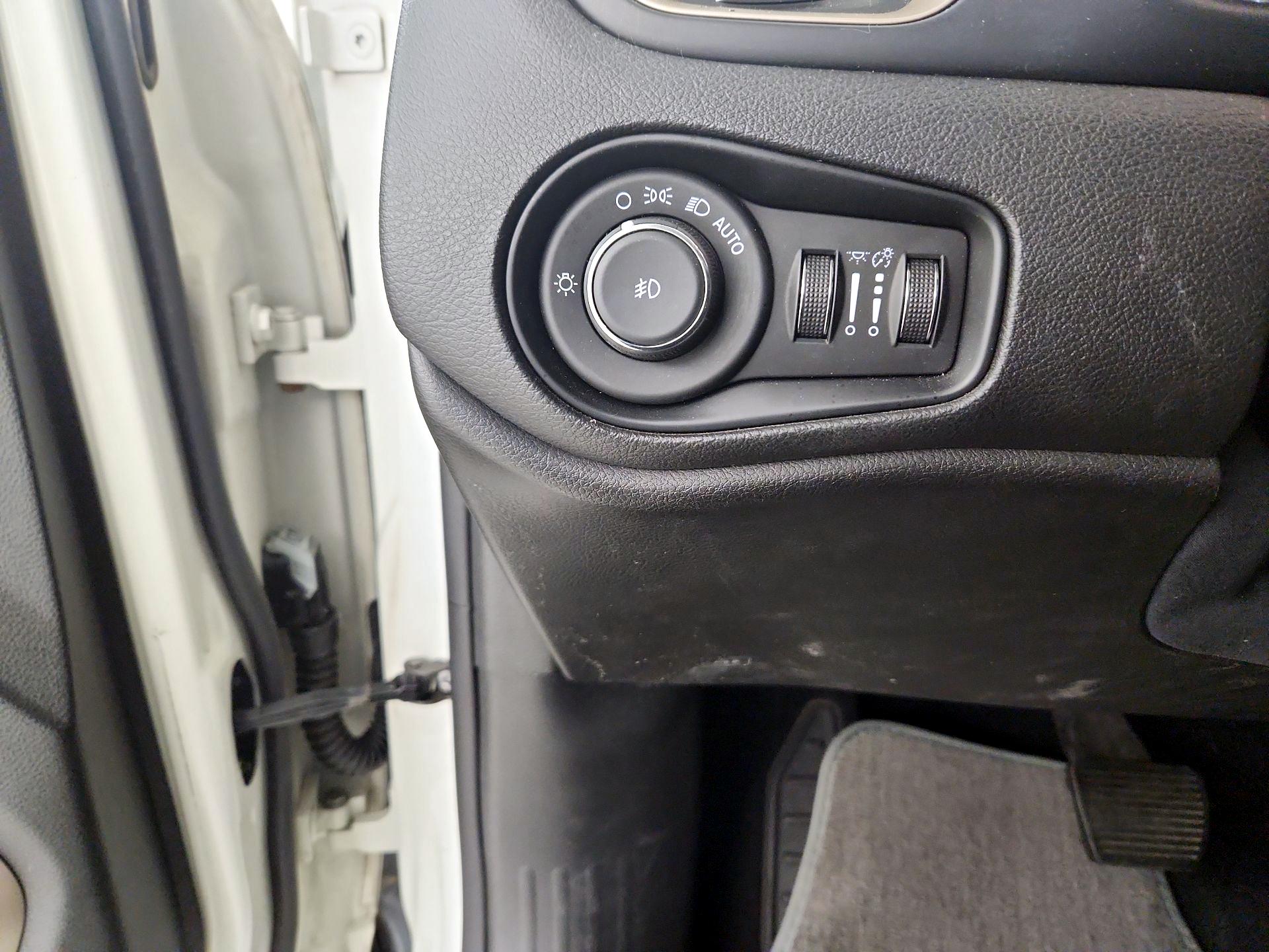 Thumbnail: 2017 Jeep Renegade - 11