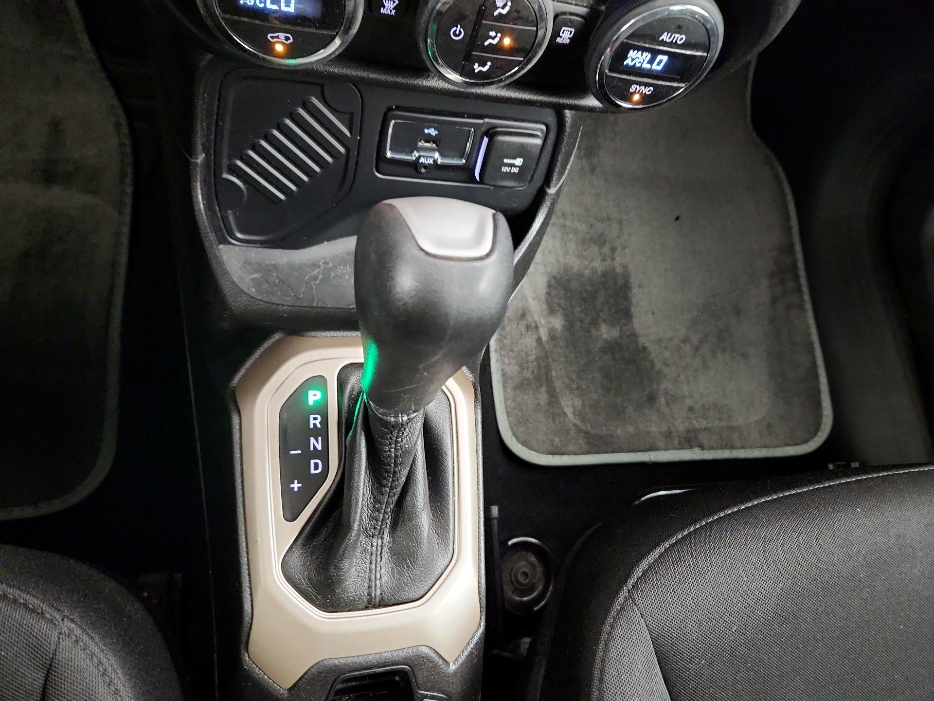 Thumbnail: 2017 Jeep Renegade - 15