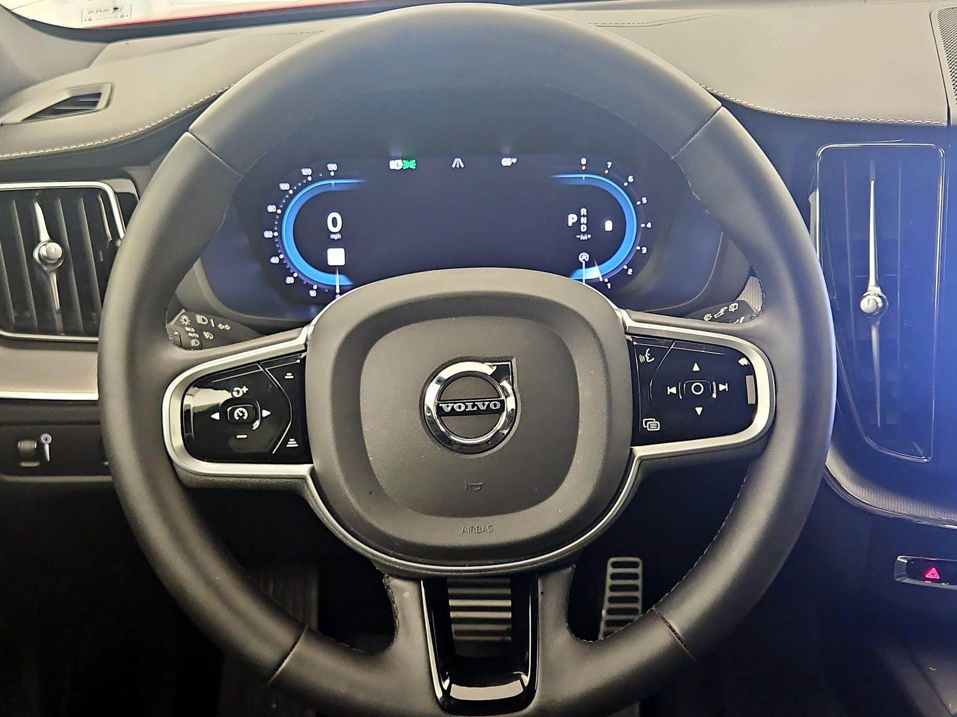 Thumbnail: 2022 Volvo XC60 - 10