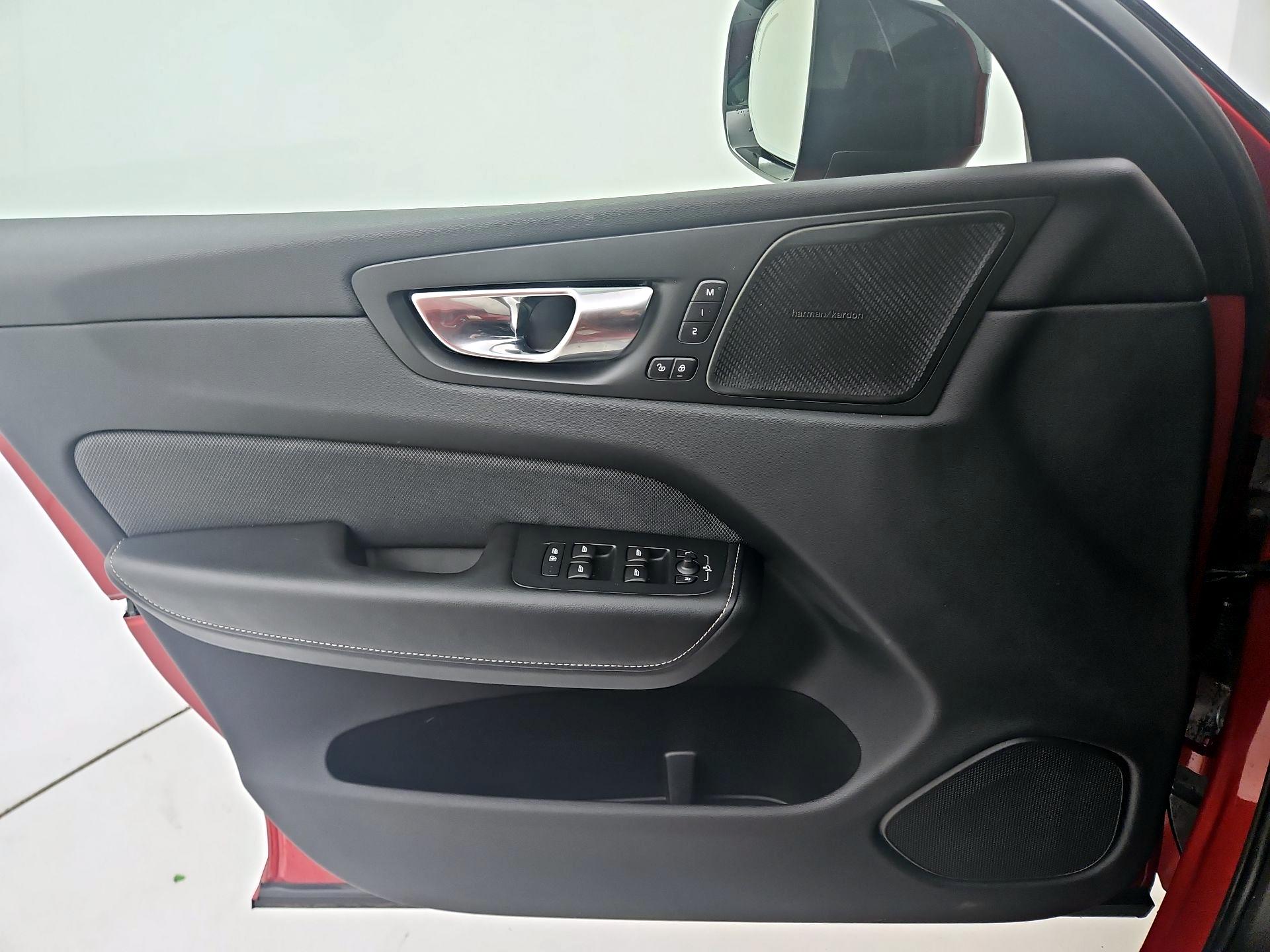 Thumbnail: 2022 Volvo XC60 - 12