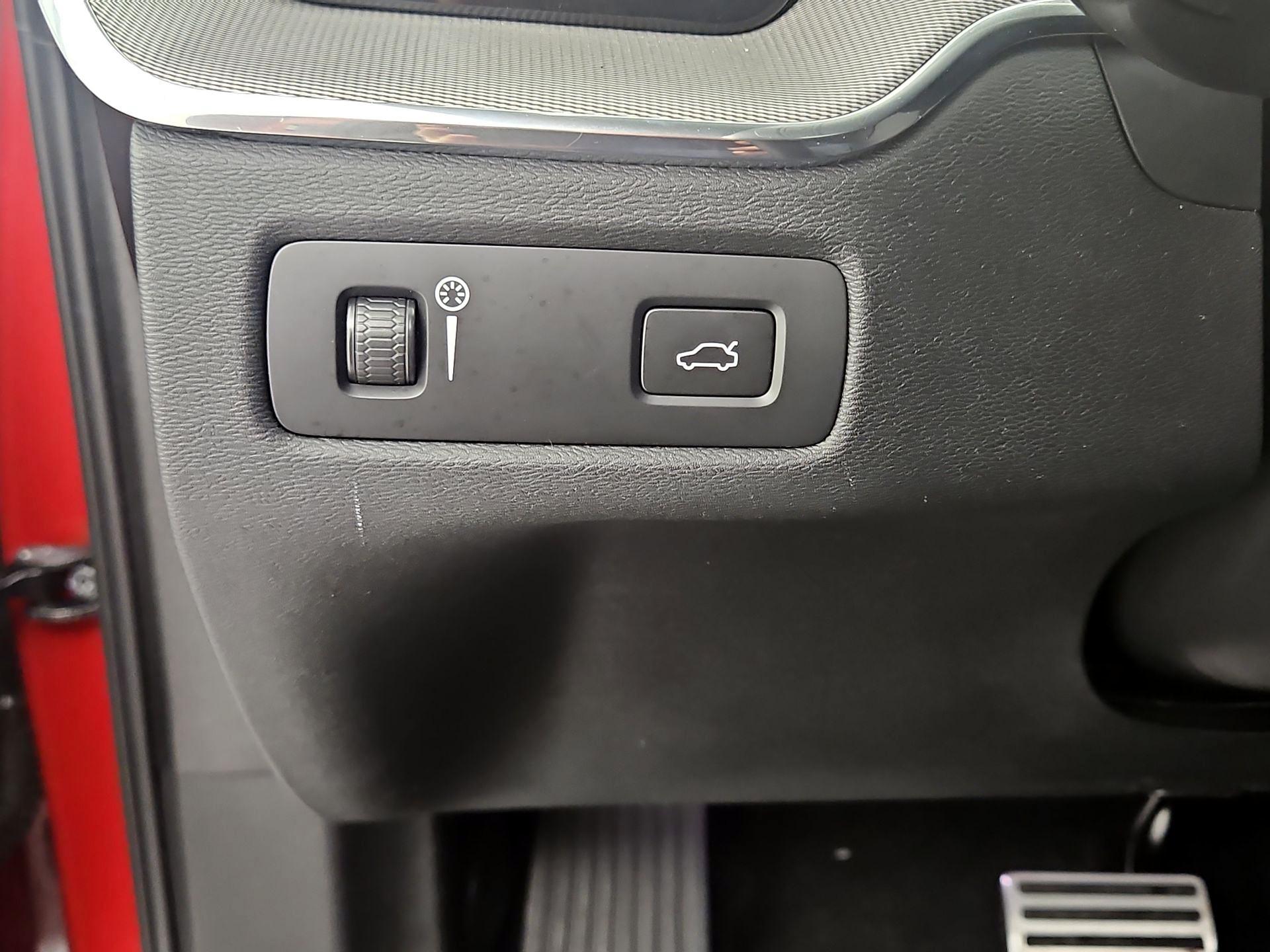 Thumbnail: 2022 Volvo XC60 - 13