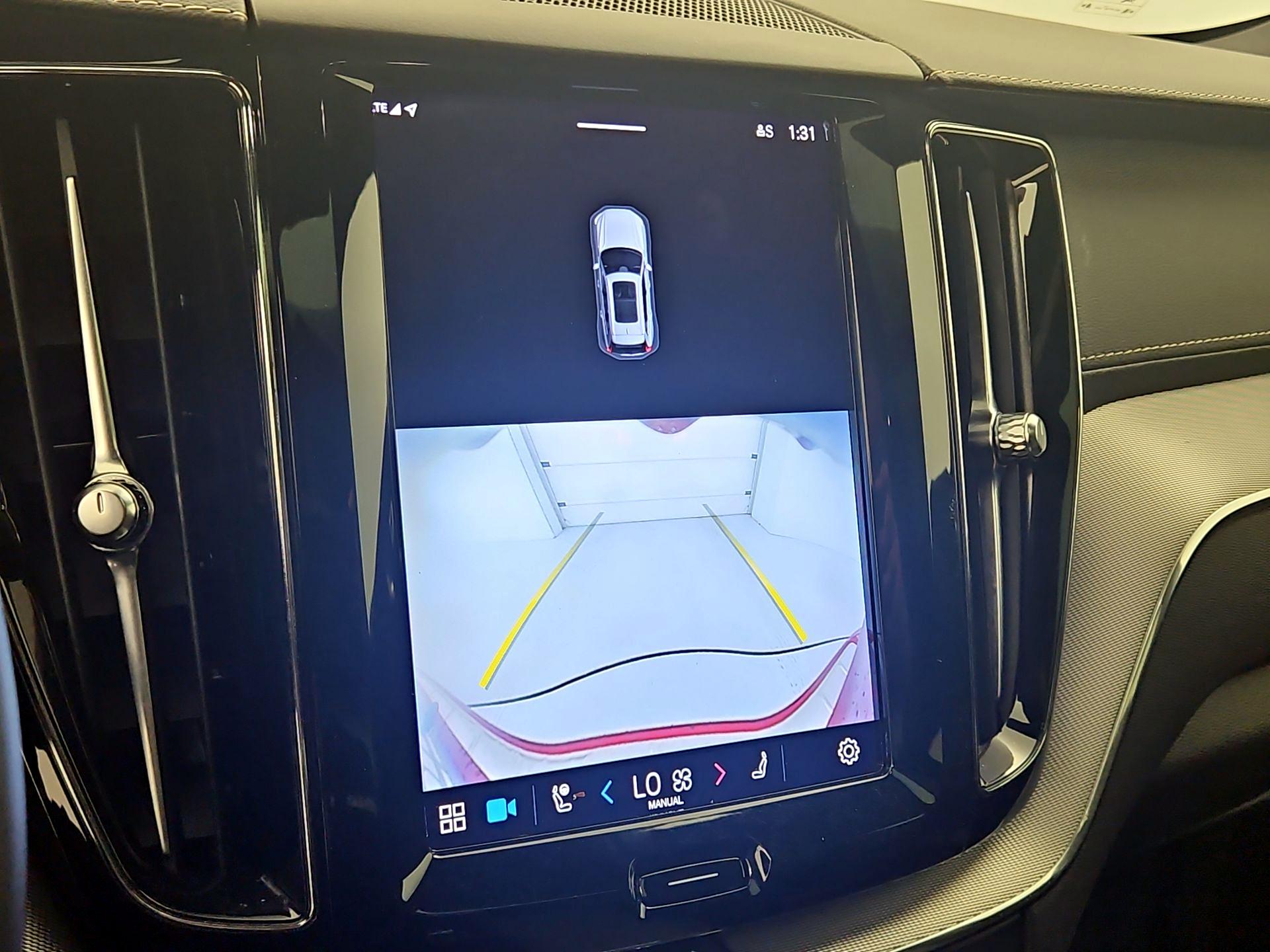 Thumbnail: 2022 Volvo XC60 - 15