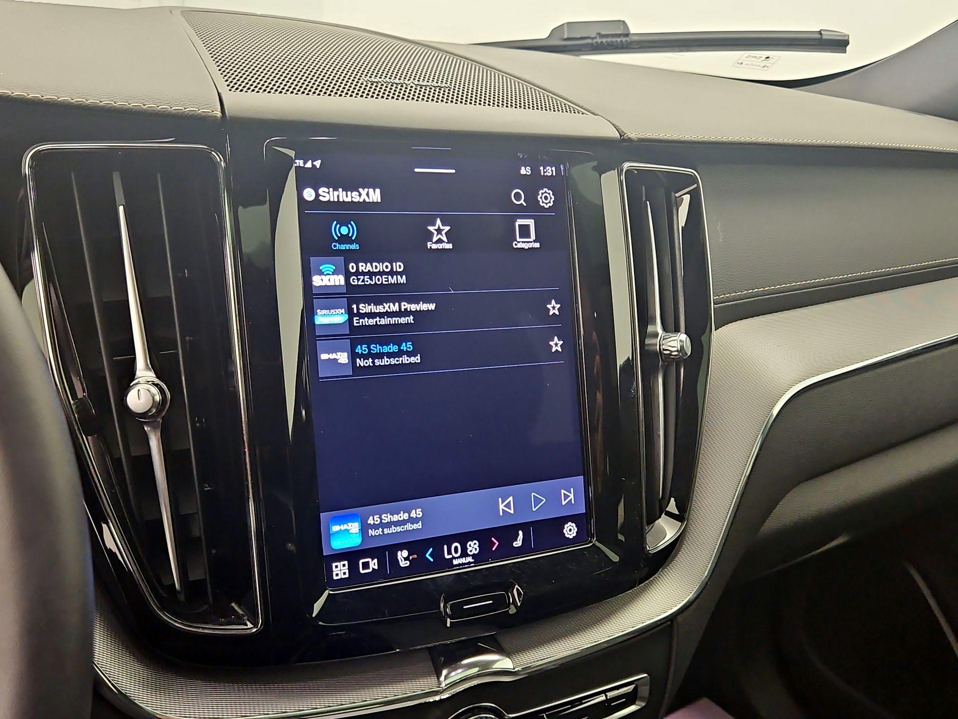 Thumbnail: 2022 Volvo XC60 - 16