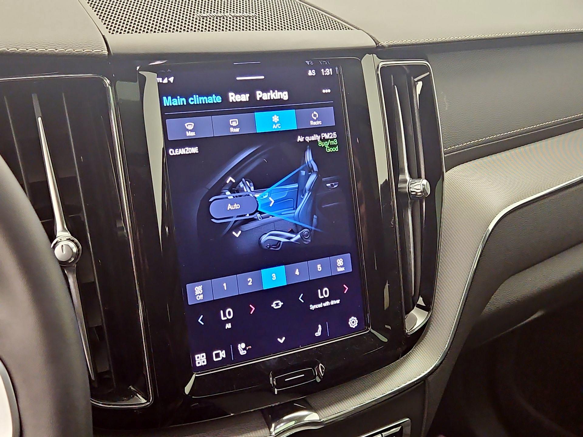 Thumbnail: 2022 Volvo XC60 - 17