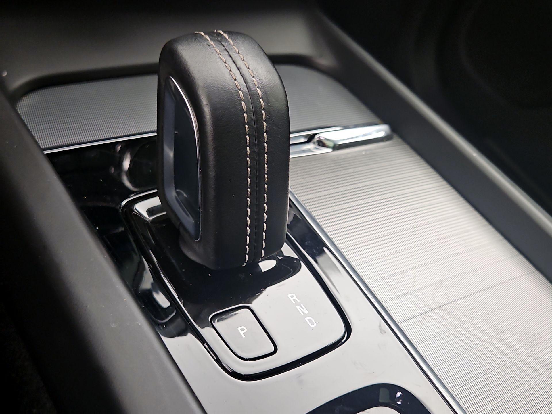 Thumbnail: 2022 Volvo XC60 - 18