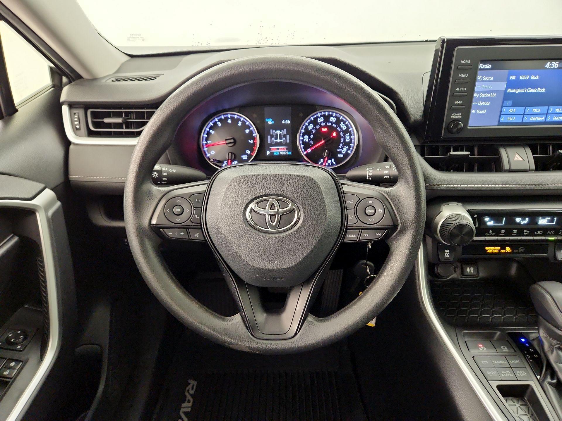 Thumbnail: 2019 Toyota RAV4 - 10