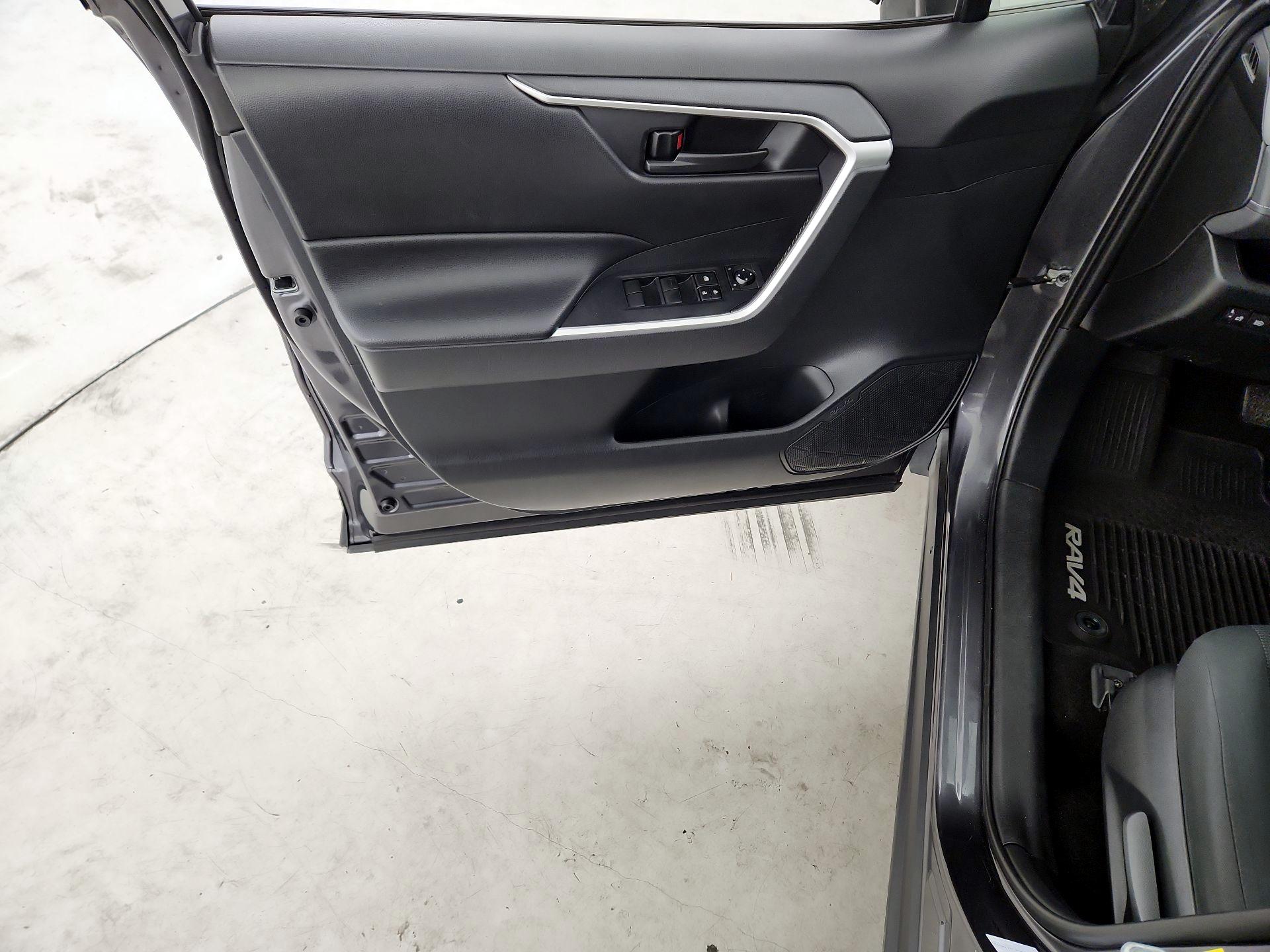 Thumbnail: 2019 Toyota RAV4 - 12