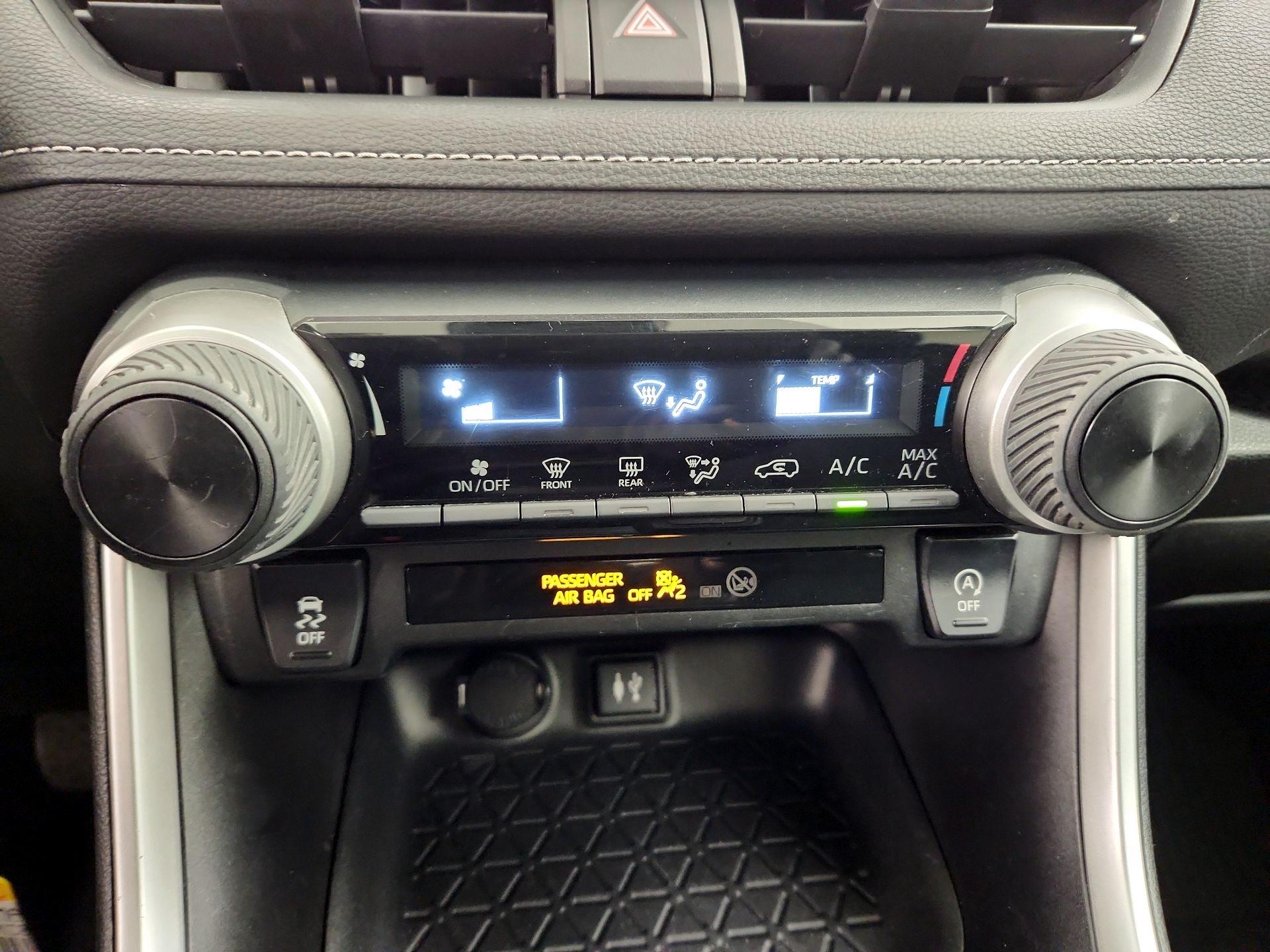 Thumbnail: 2019 Toyota RAV4 - 16