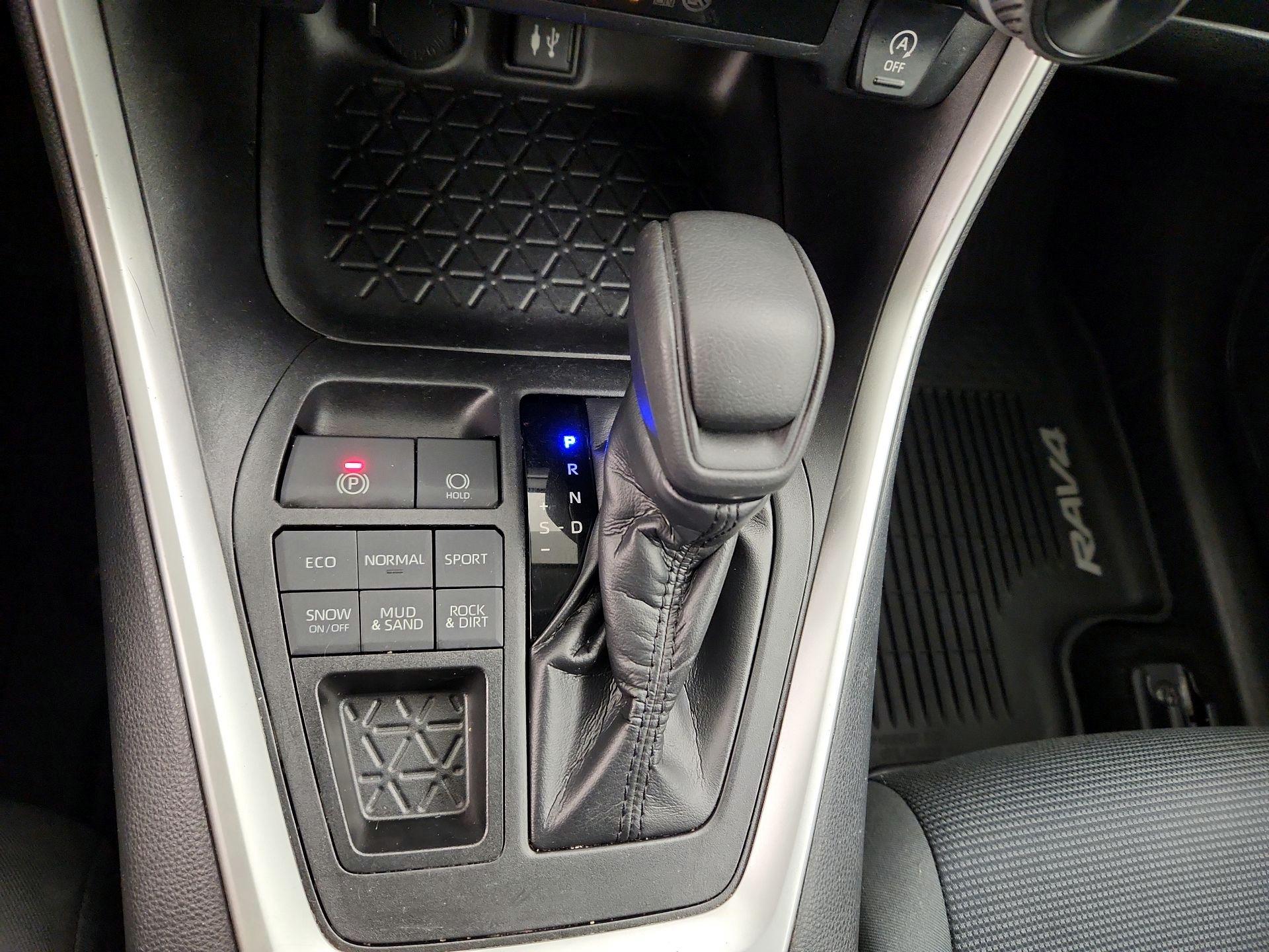 Thumbnail: 2019 Toyota RAV4 - 17