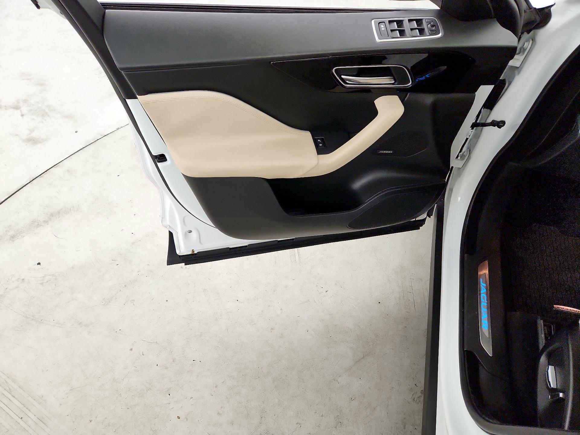 Thumbnail: 2020 Jaguar F-Pace - 12