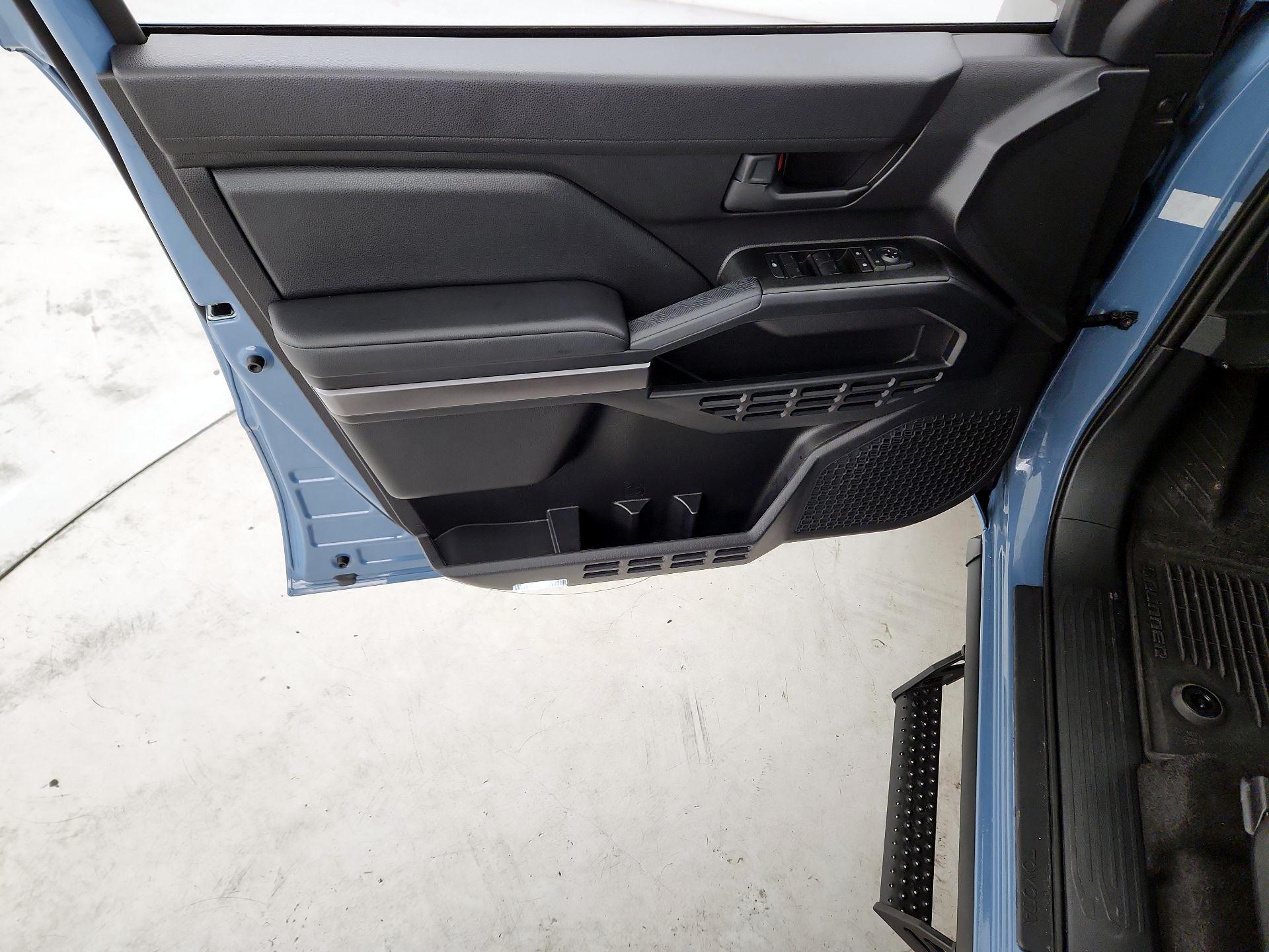 Thumbnail: 2025 Toyota 4Runner - 12