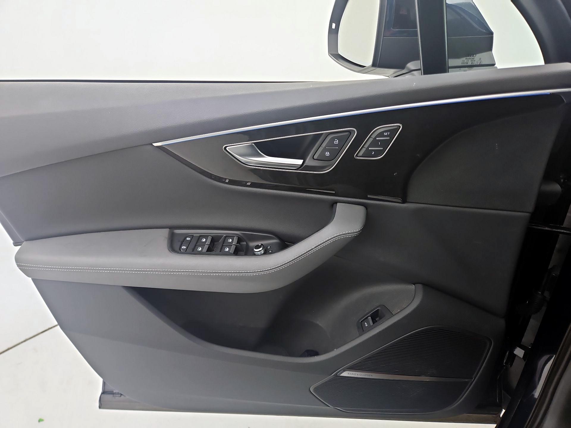 Thumbnail: 2025 Audi Q7 - 12