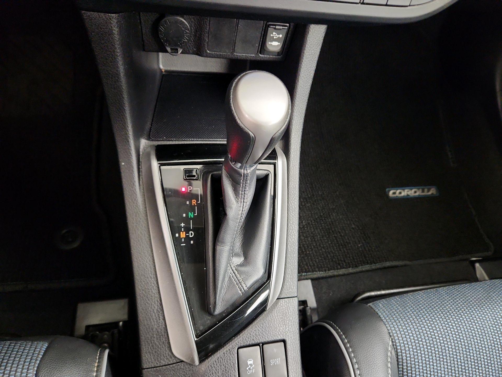 Thumbnail: 2015 Toyota Corolla - 17