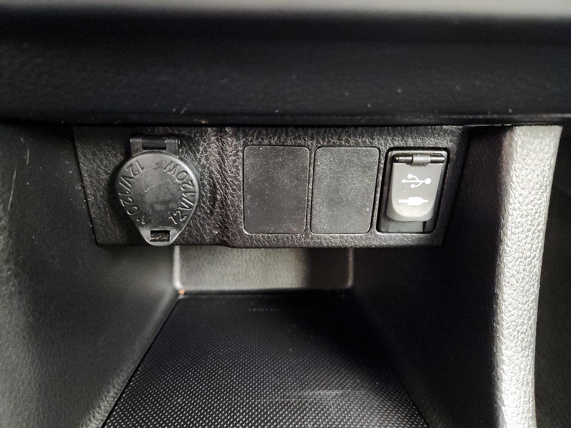 Thumbnail: 2015 Toyota Corolla - 18