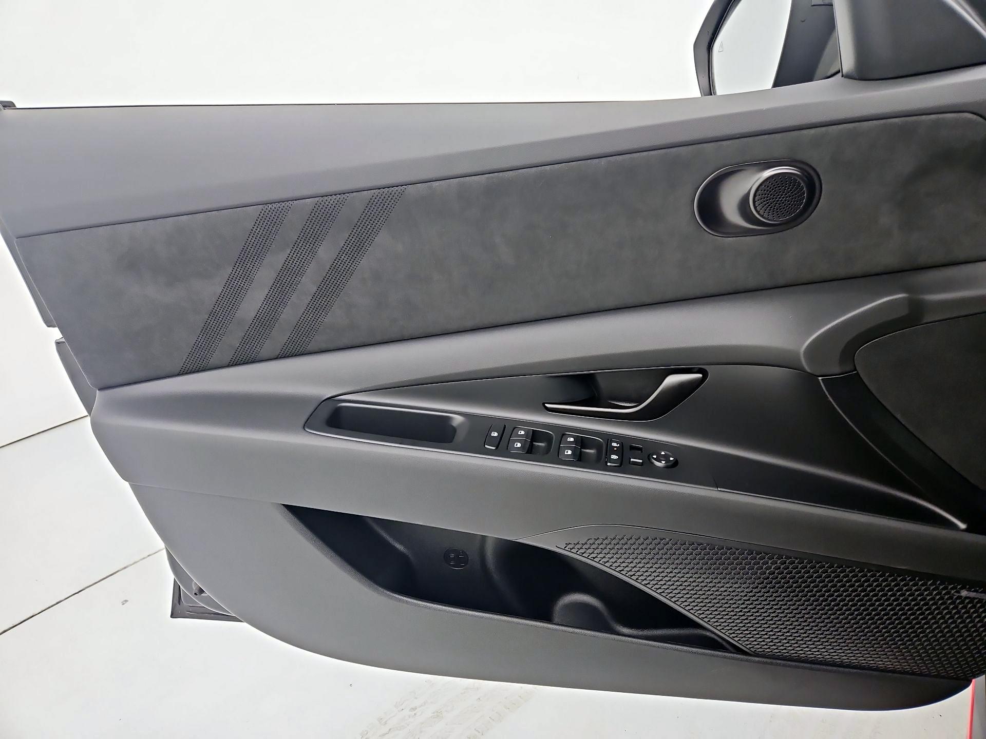 Thumbnail: 2025 Hyundai Elantra - 12