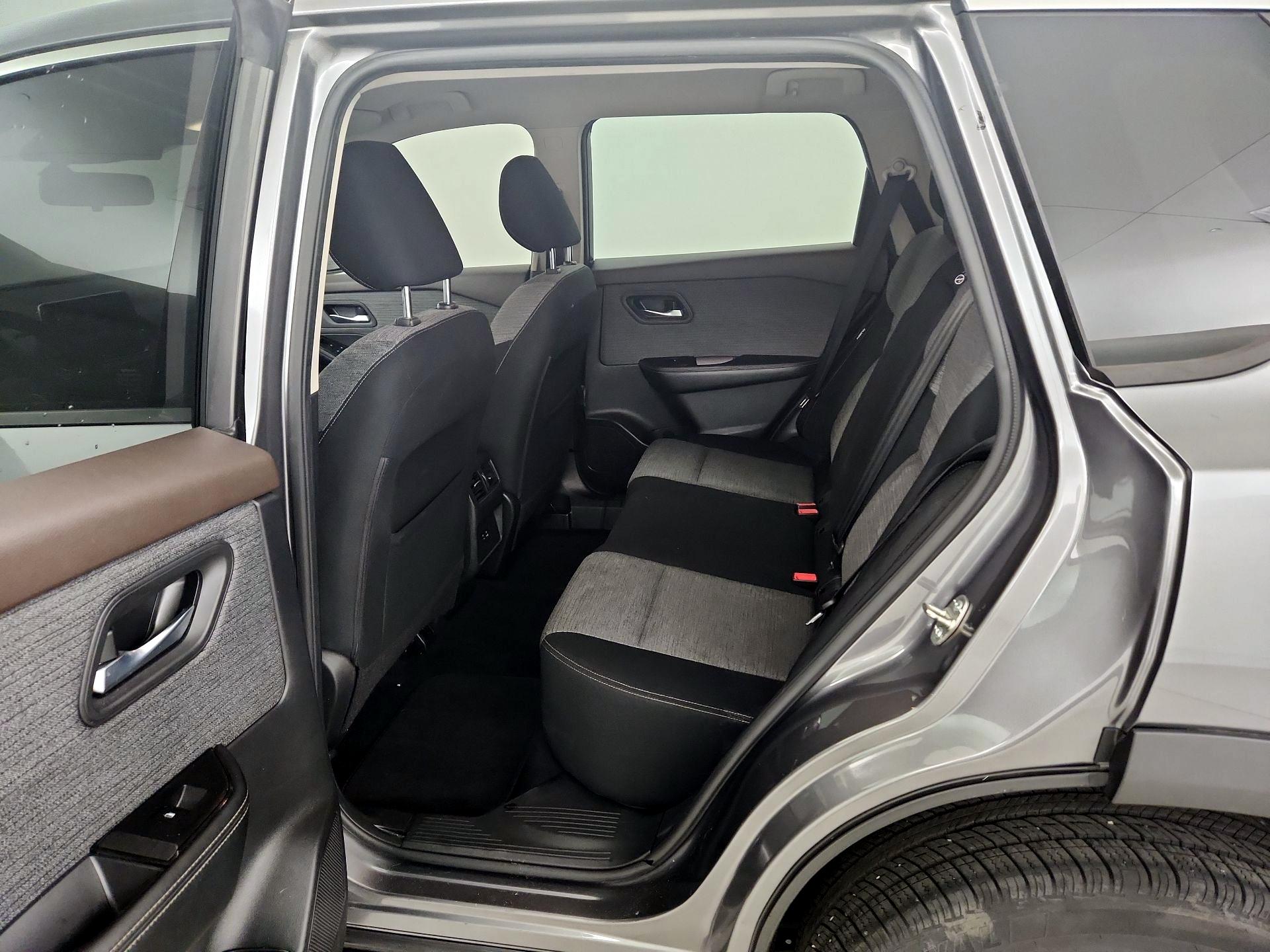 Thumbnail: 2021 Nissan Rogue - 17