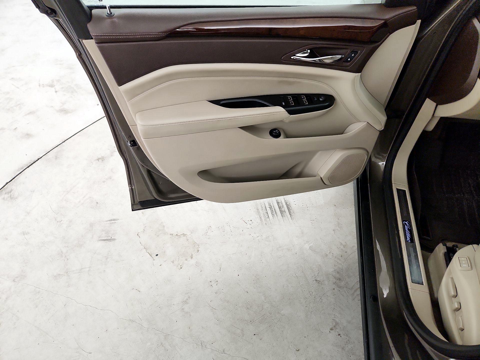 Thumbnail: 2015 Cadillac SRX - 10