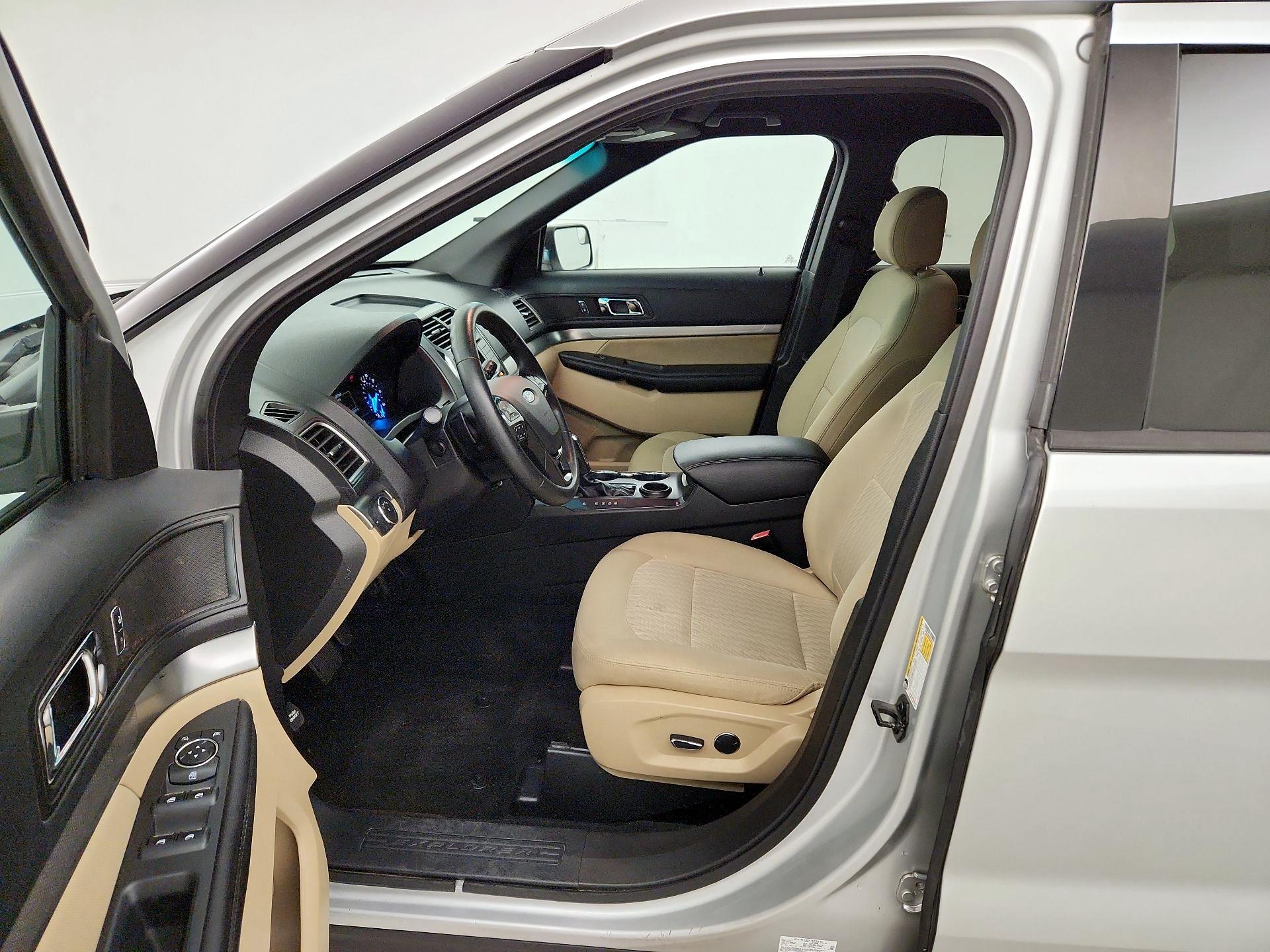 Thumbnail: 2016 Ford Explorer - 9