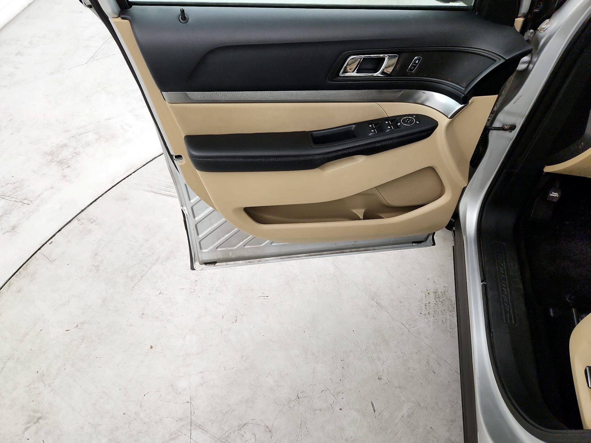 Thumbnail: 2016 Ford Explorer - 10