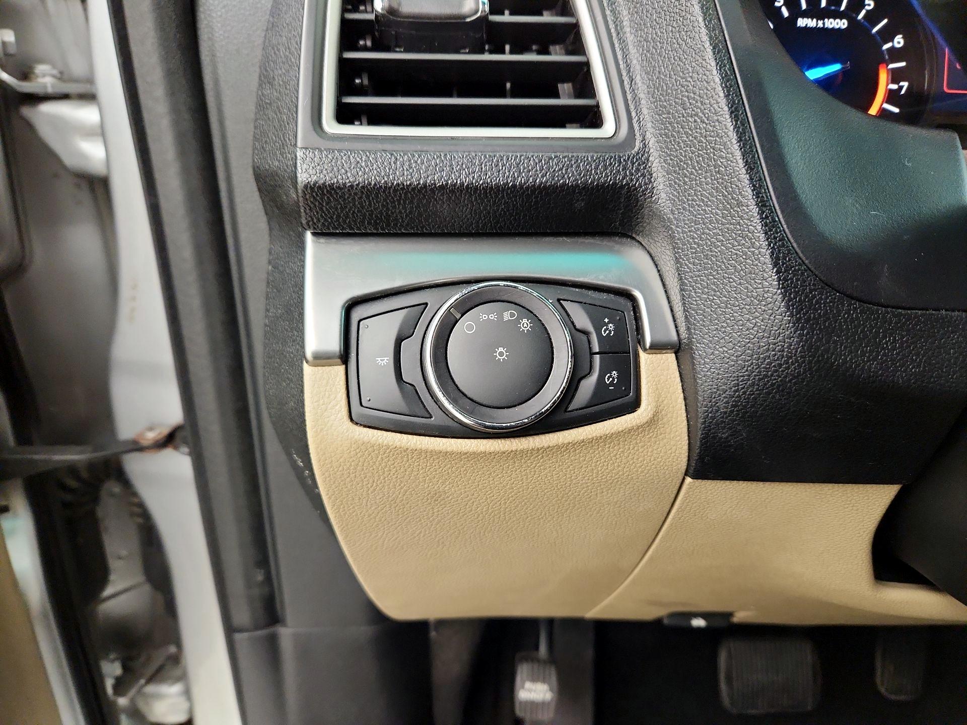 Thumbnail: 2016 Ford Explorer - 11