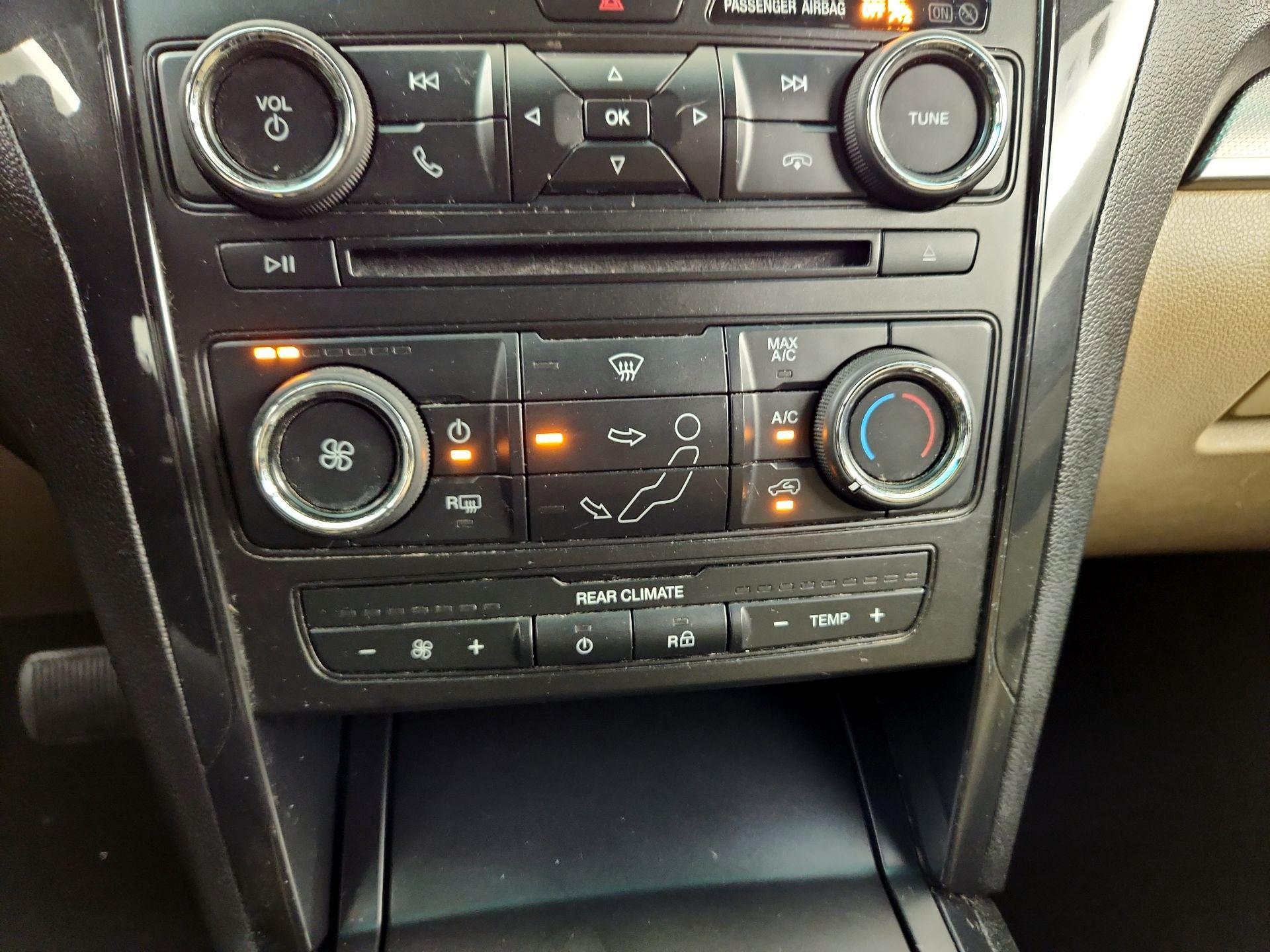 Thumbnail: 2016 Ford Explorer - 14