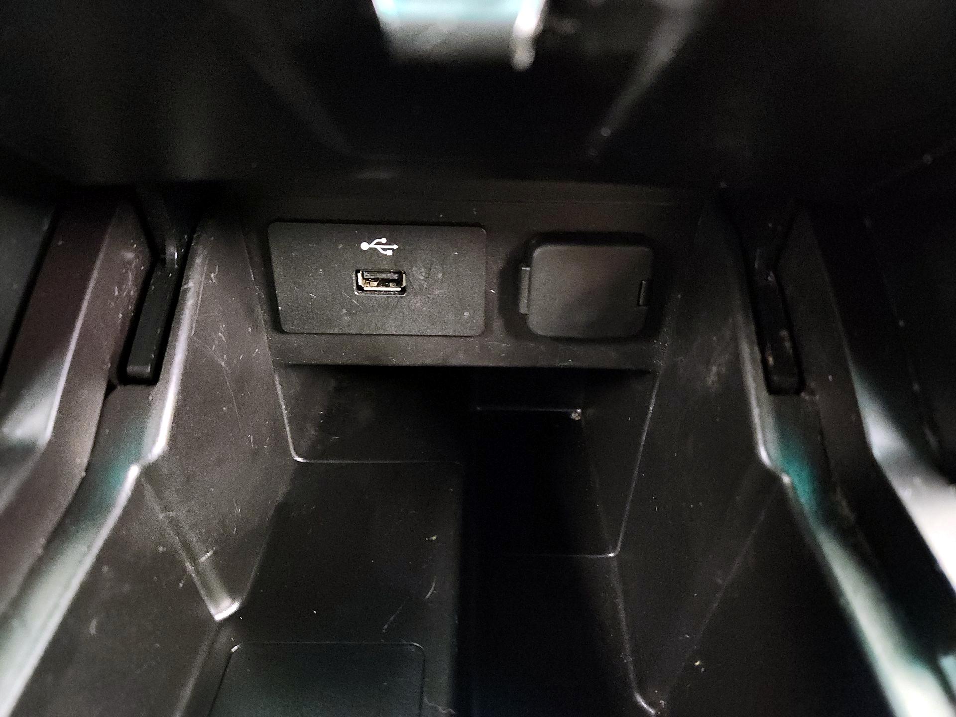 Thumbnail: 2016 Ford Explorer - 16