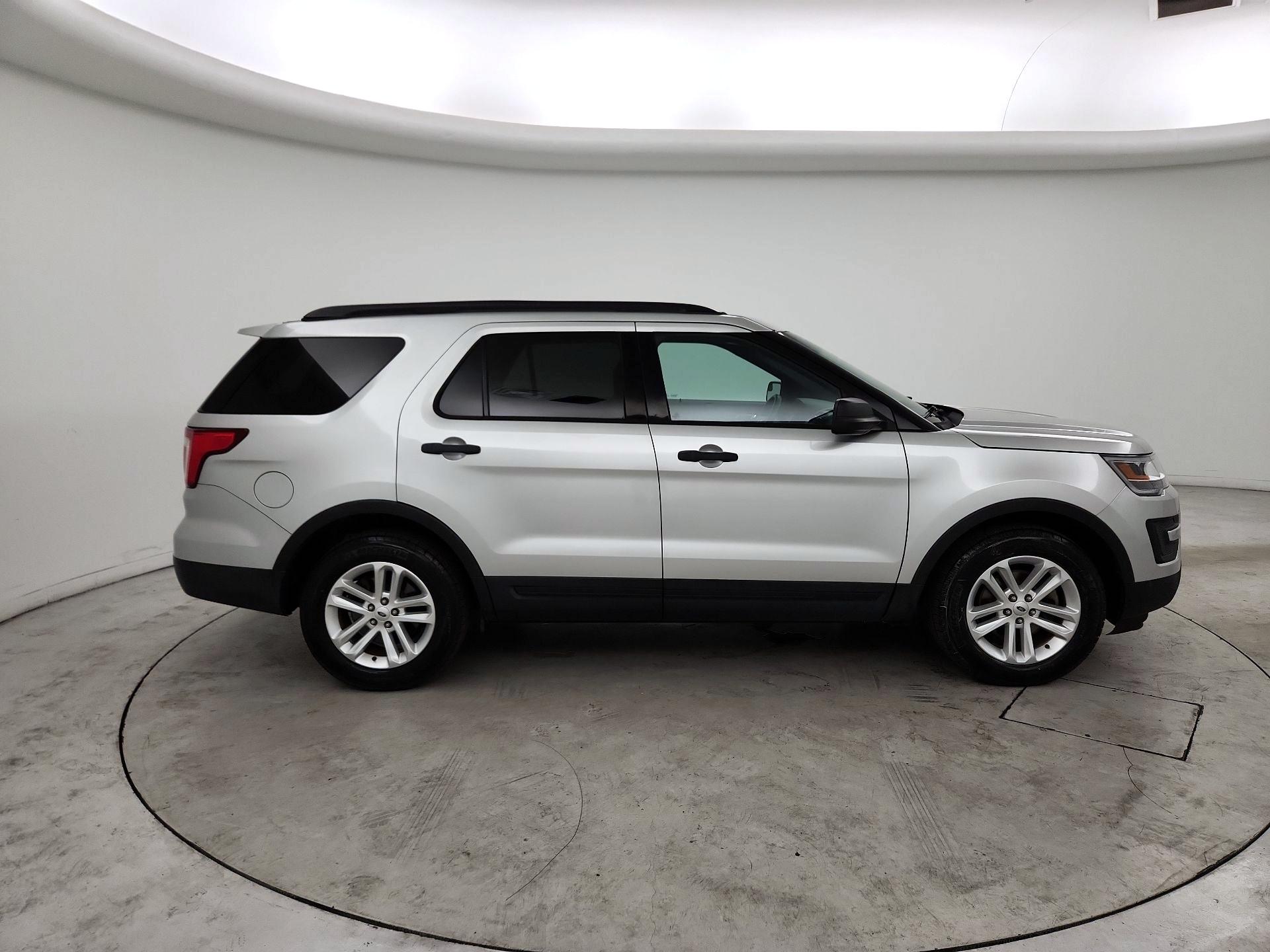 Thumbnail: 2016 Ford Explorer - 4