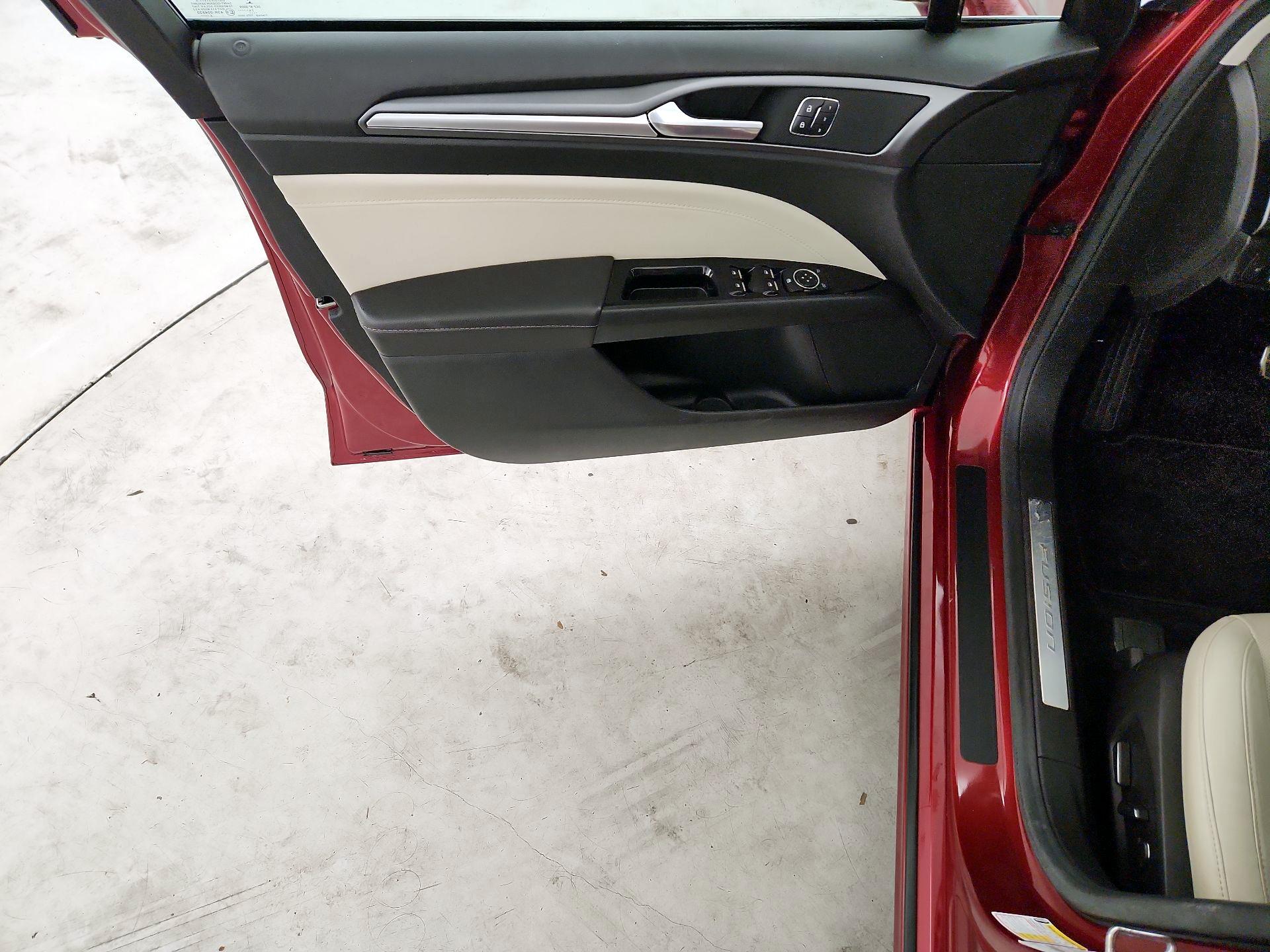 Thumbnail: 2015 Ford Fusion - 10