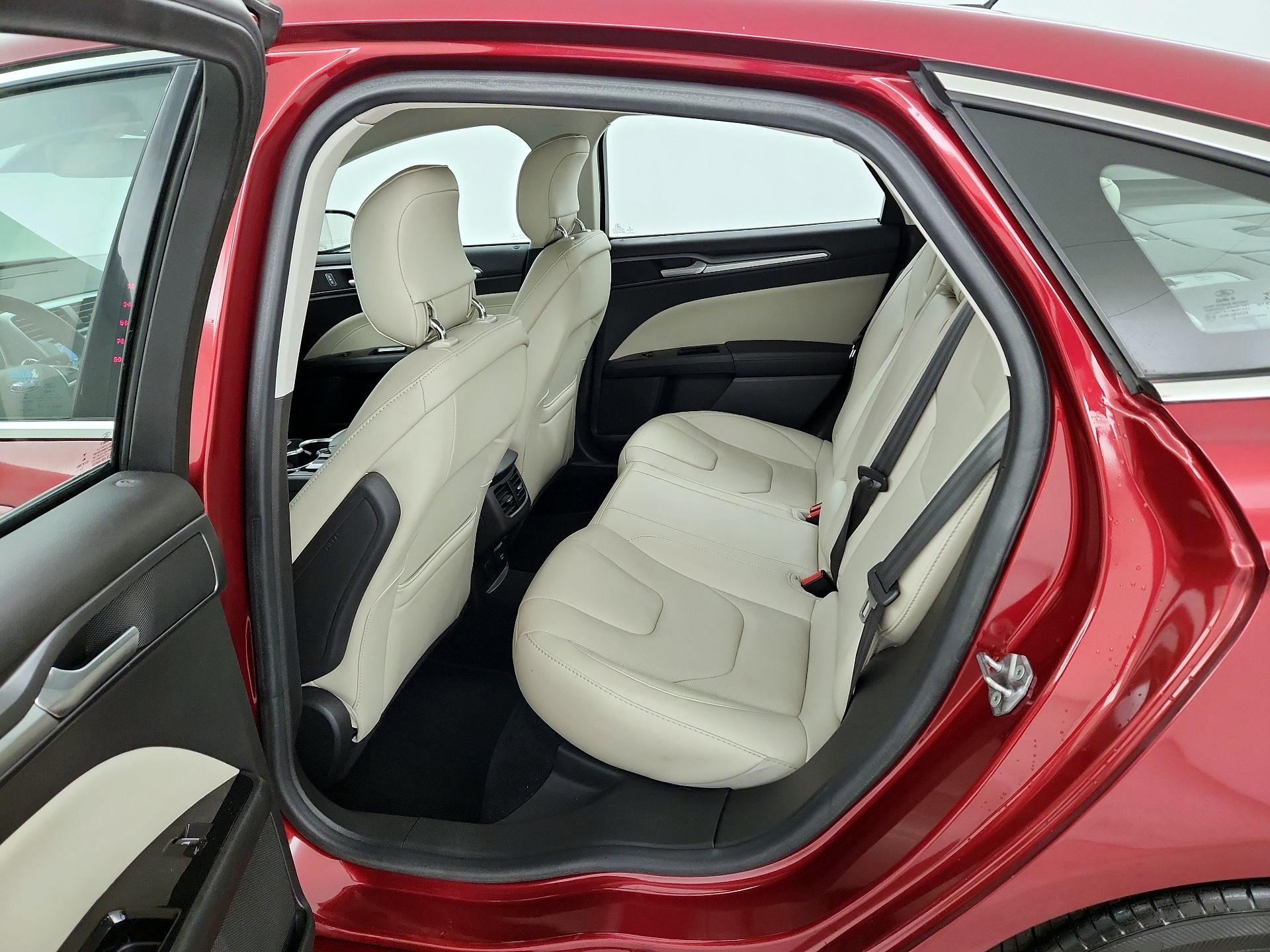 Thumbnail: 2015 Ford Fusion - 18