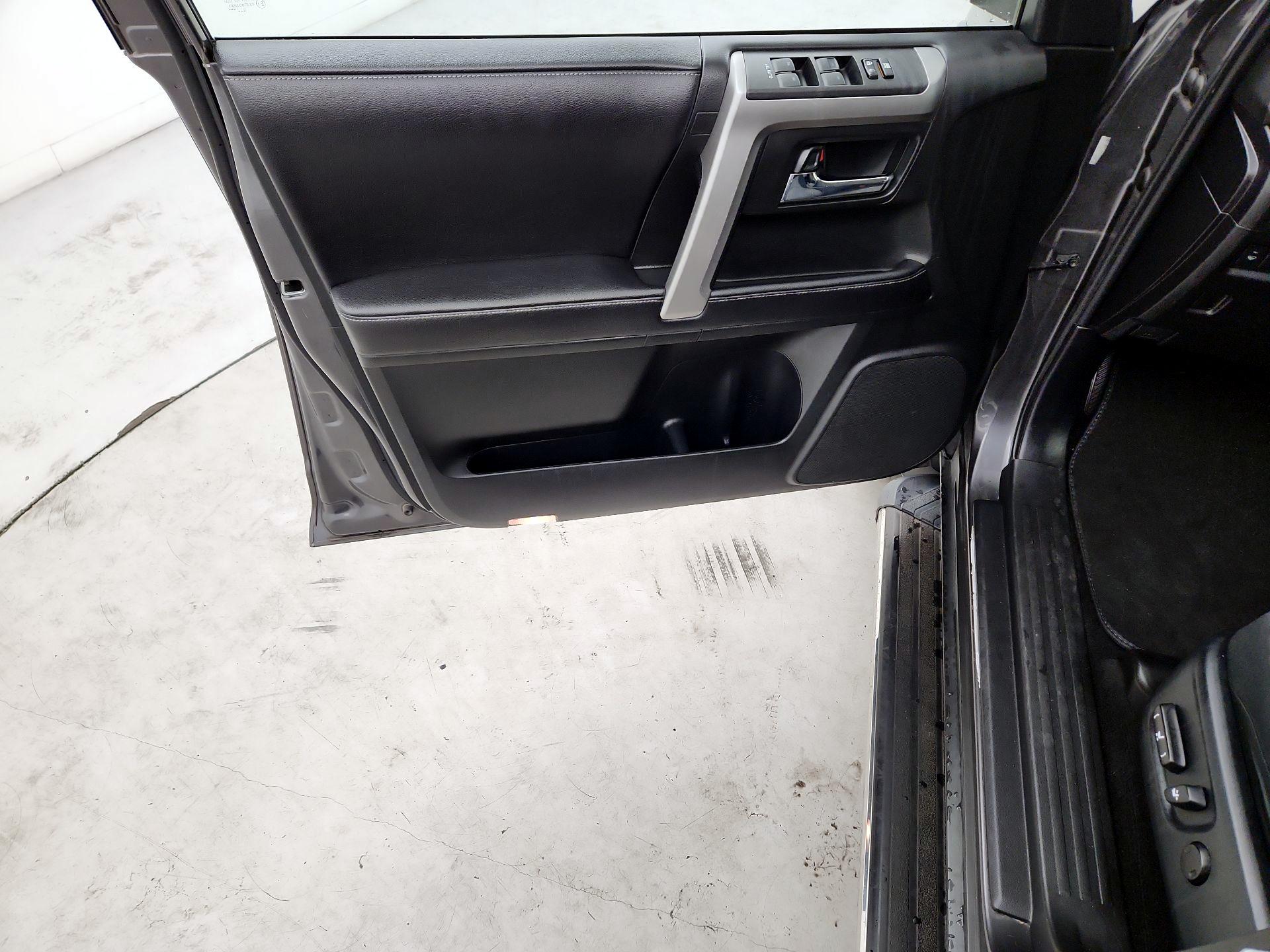 Thumbnail: 2017 Toyota 4Runner - 10