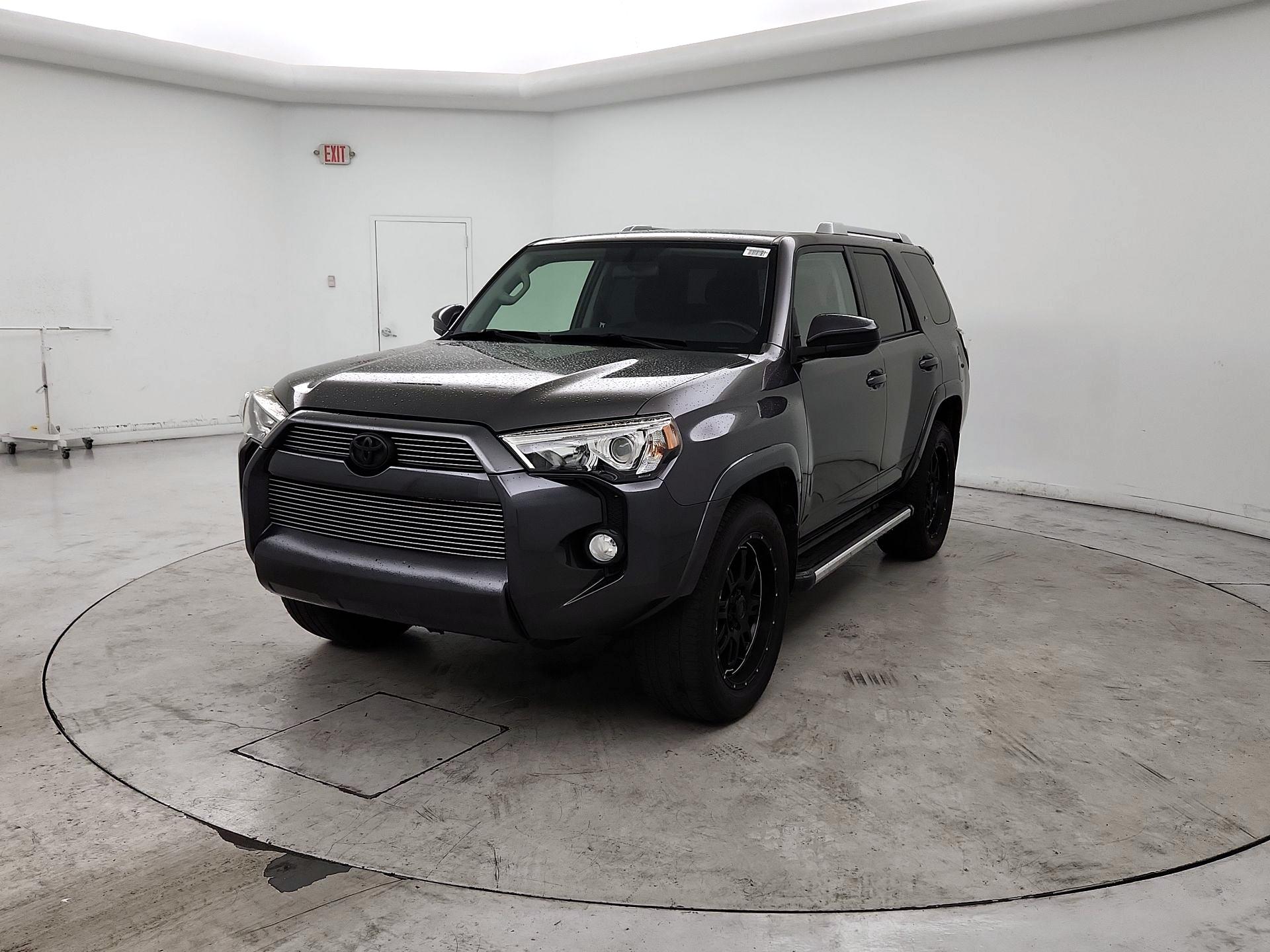 Thumbnail: 2017 Toyota 4Runner - 3