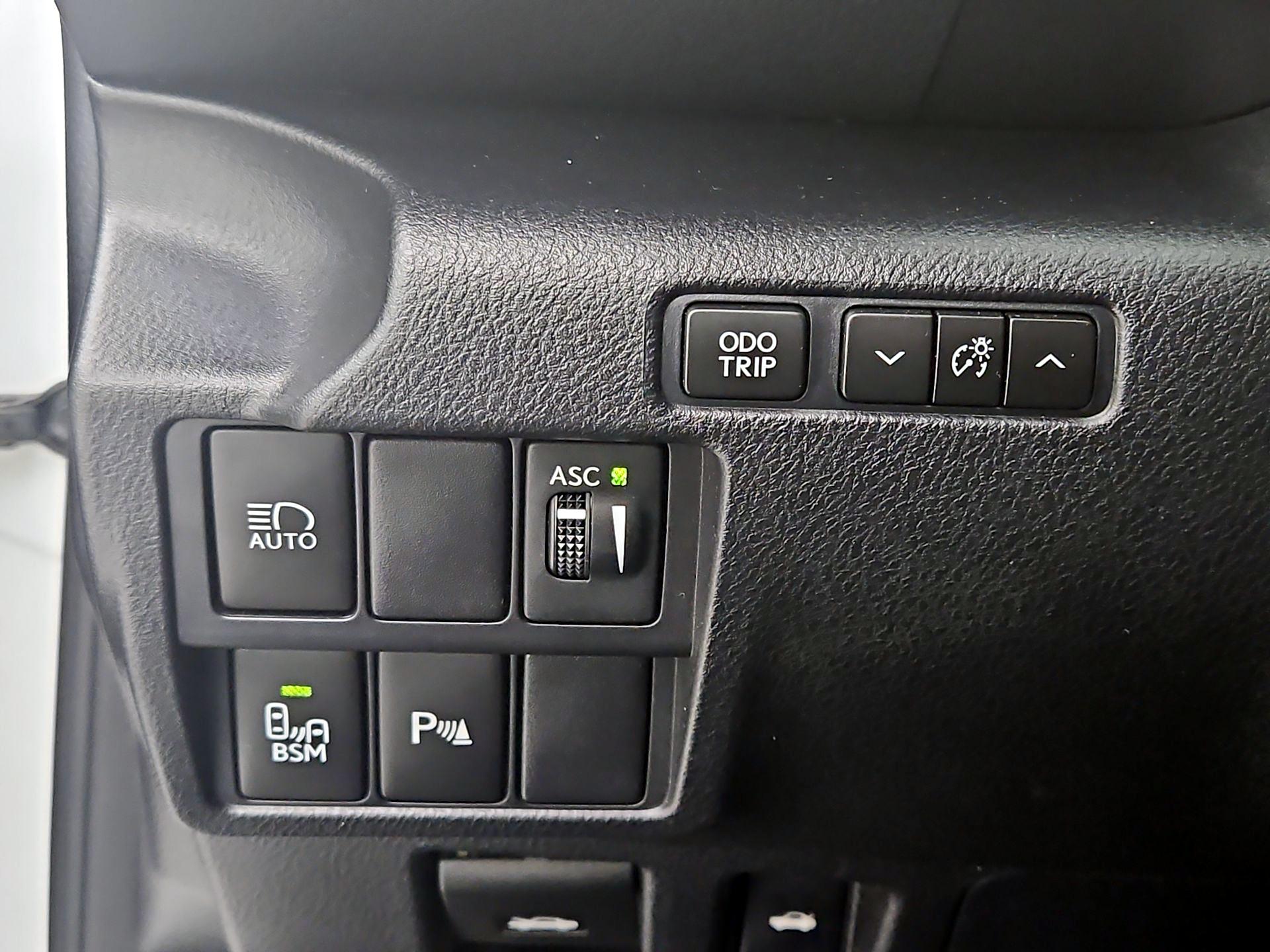 Thumbnail: 2019 Lexus IS - 13