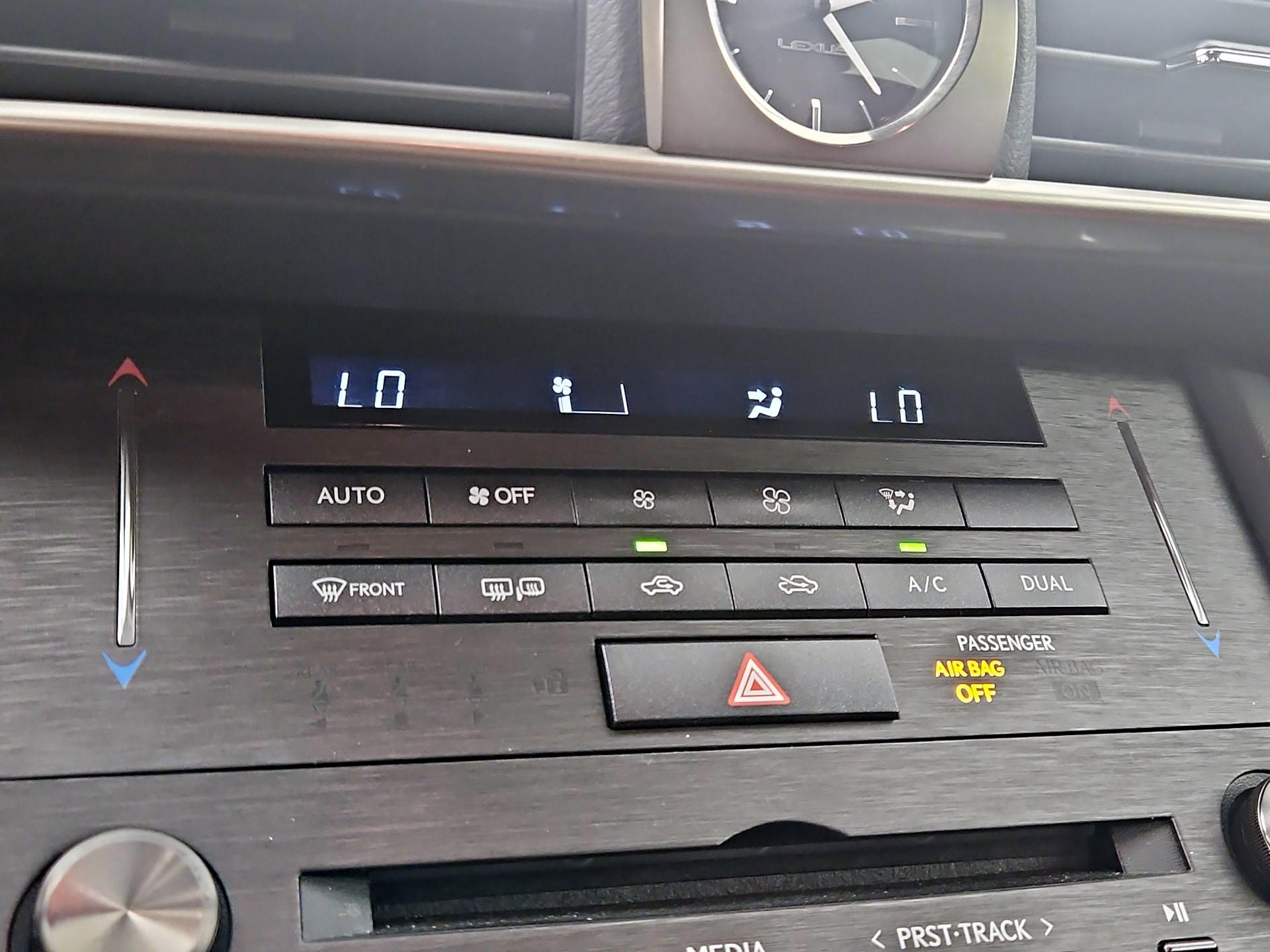 Thumbnail: 2019 Lexus IS - 17